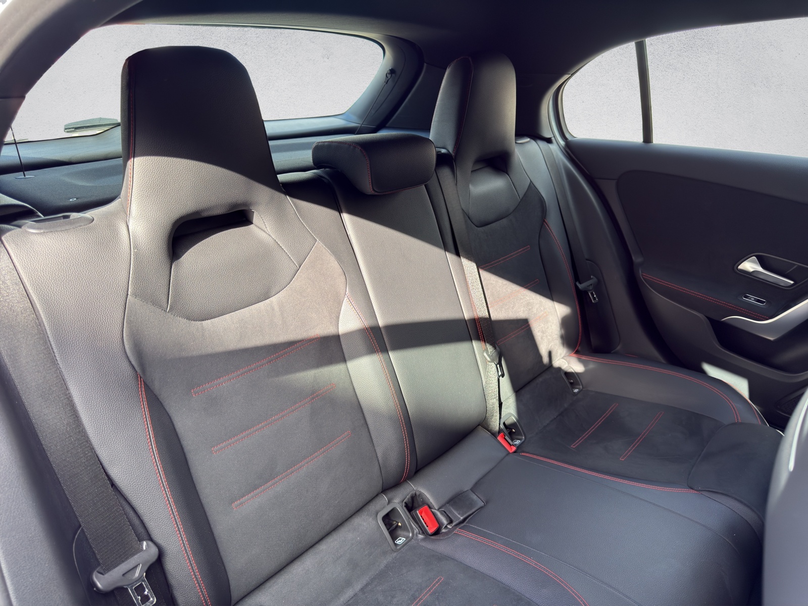 MERCEDES-BENZ A 220 AMG Line 7G-DCT 4Matic-image-15