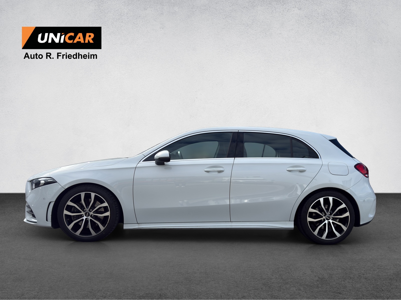 MERCEDES-BENZ A 220 AMG Line 7G-DCT 4Matic-image-3