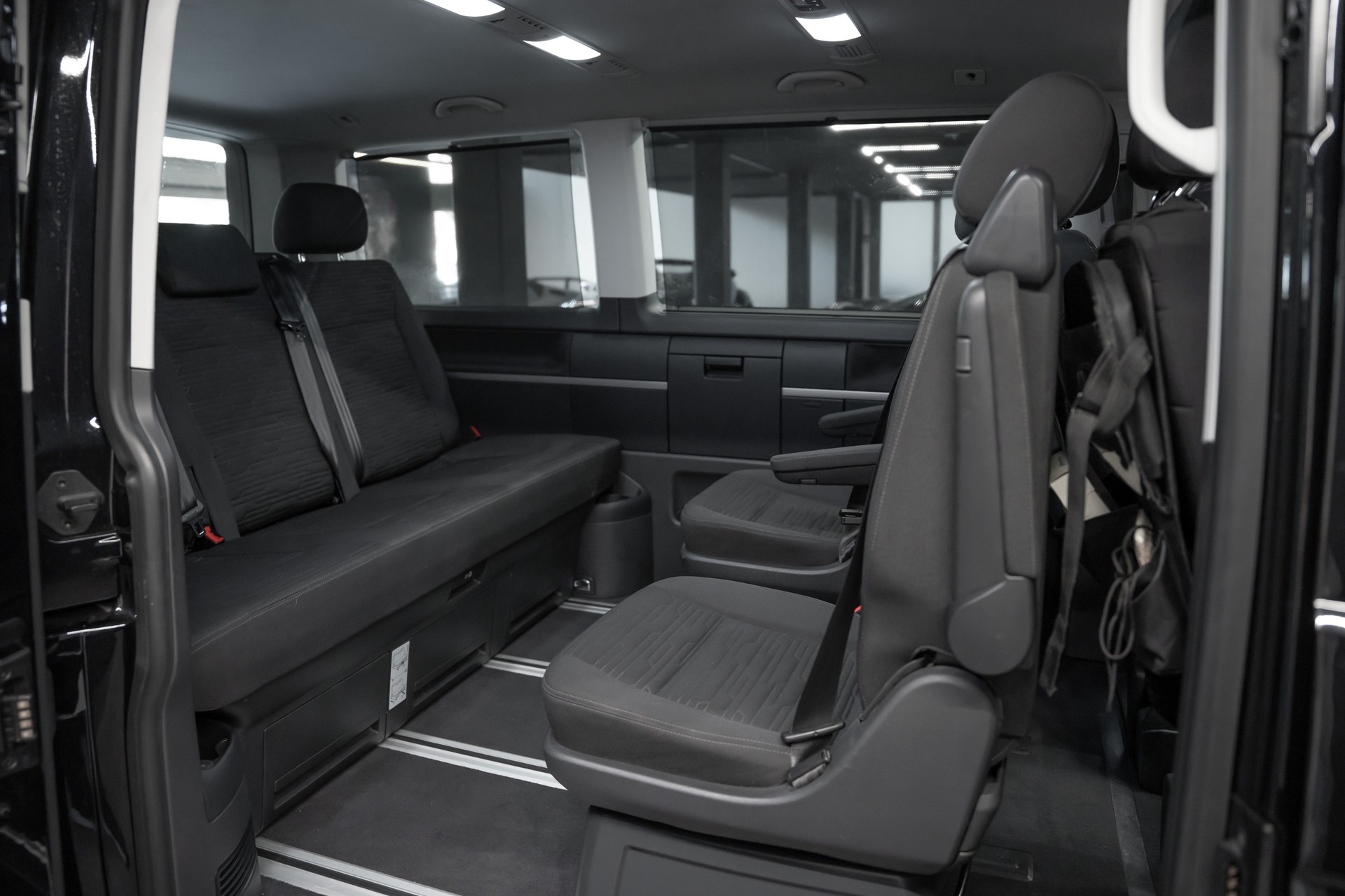 VW T6.1 Multivan 2.0 Bi-TDI Comfortline 4Motion DSG-image-8