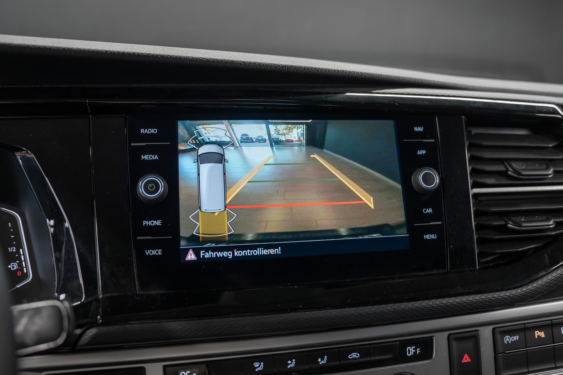 VW T6.1 Multivan 2.0 Bi-TDI Comfortline 4Motion DSG-image-14