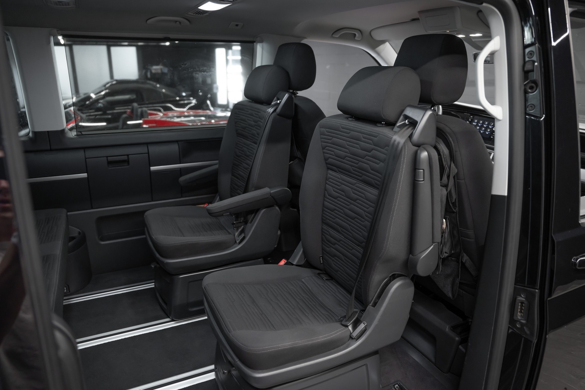 VW T6.1 Multivan 2.0 Bi-TDI Comfortline 4Motion DSG-image-12