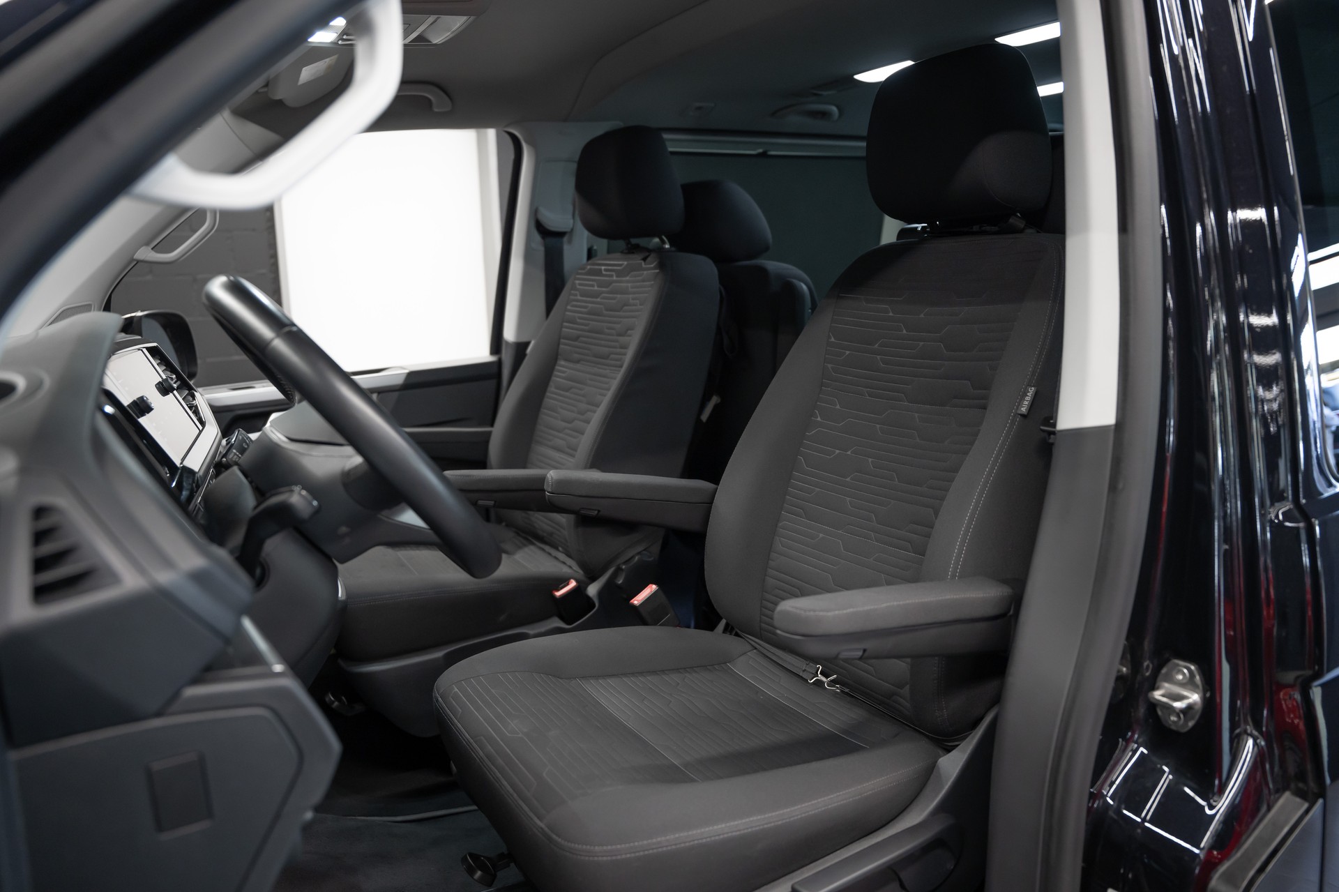 VW T6.1 Multivan 2.0 Bi-TDI Comfortline 4Motion DSG-image-7