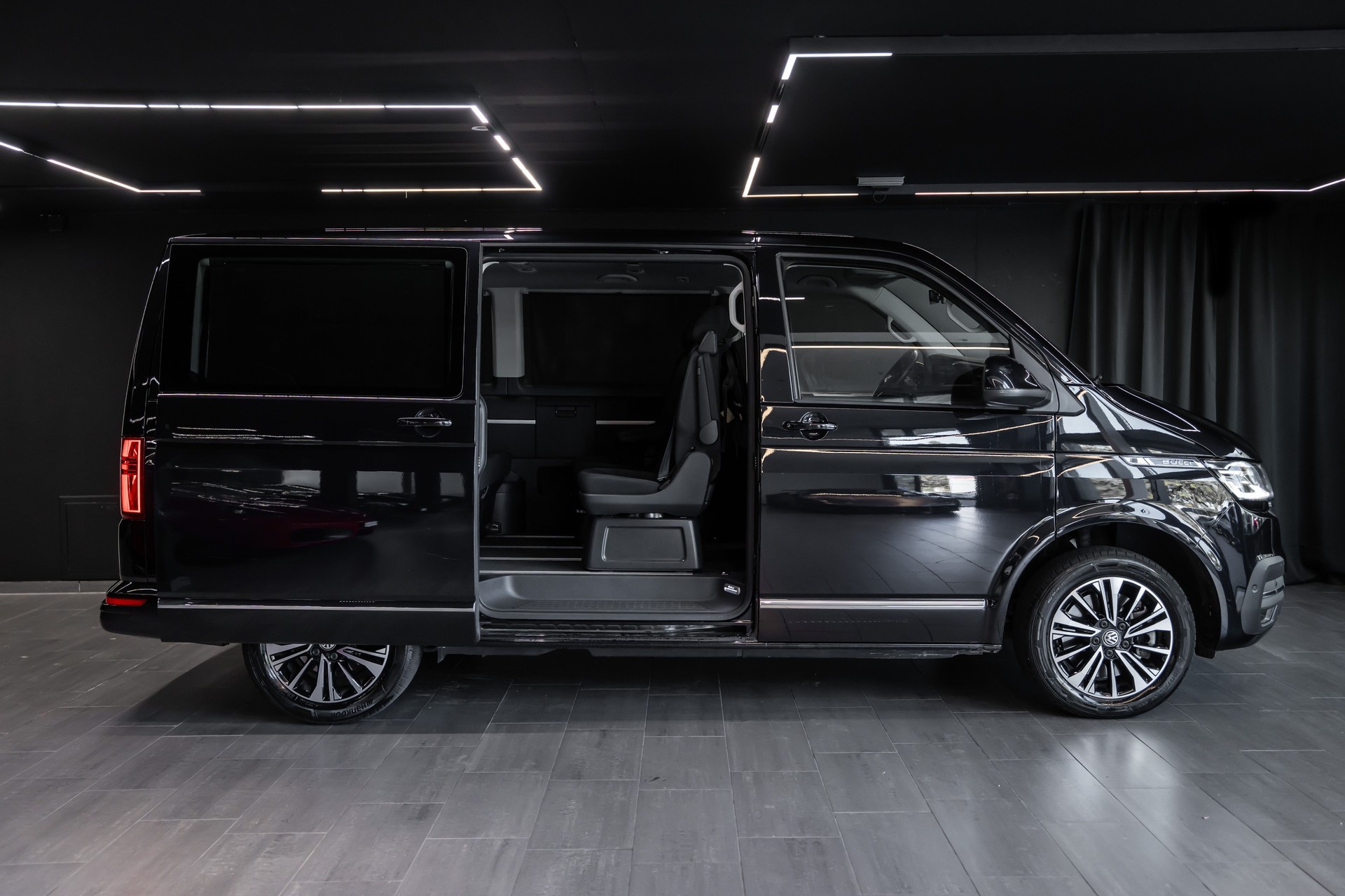 VW T6.1 Multivan 2.0 Bi-TDI Comfortline 4Motion DSG-image-2