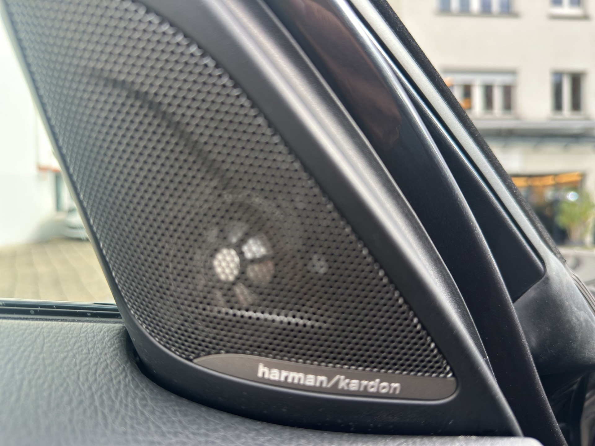 BMW M140i xDrive Steptronic-image-12