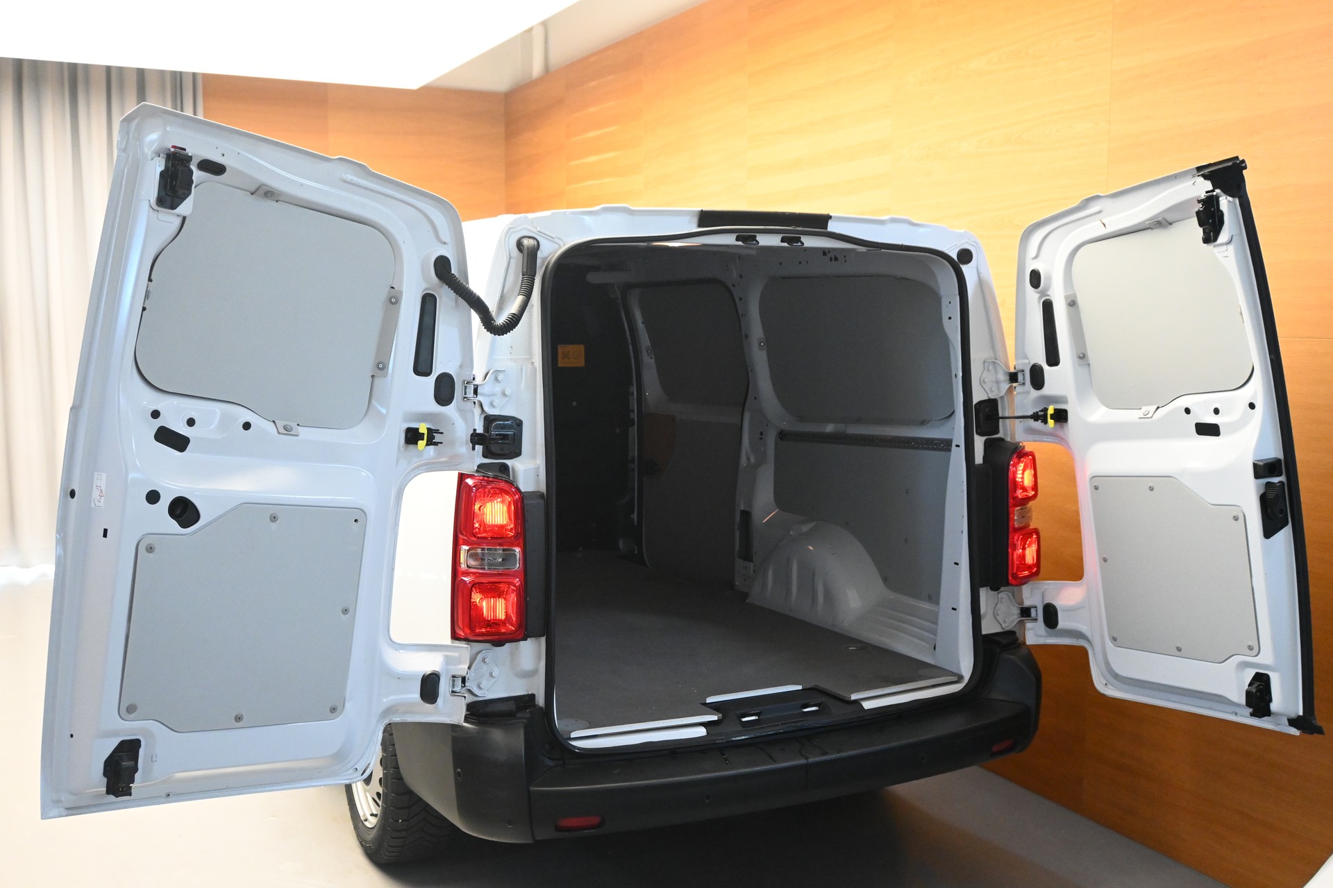 FIAT Scudo 2.0 BlueHDi L3 EAT8-image-4