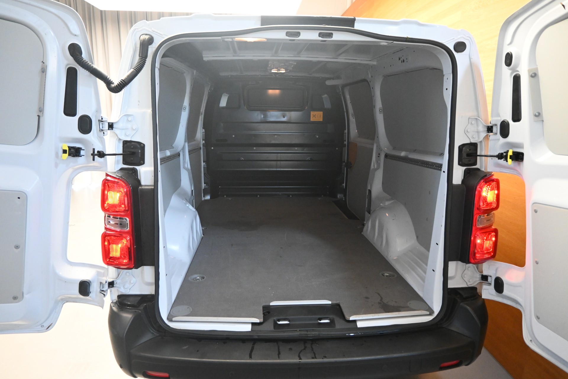 FIAT Scudo 2.0 BlueHDi L3 EAT8-image-5