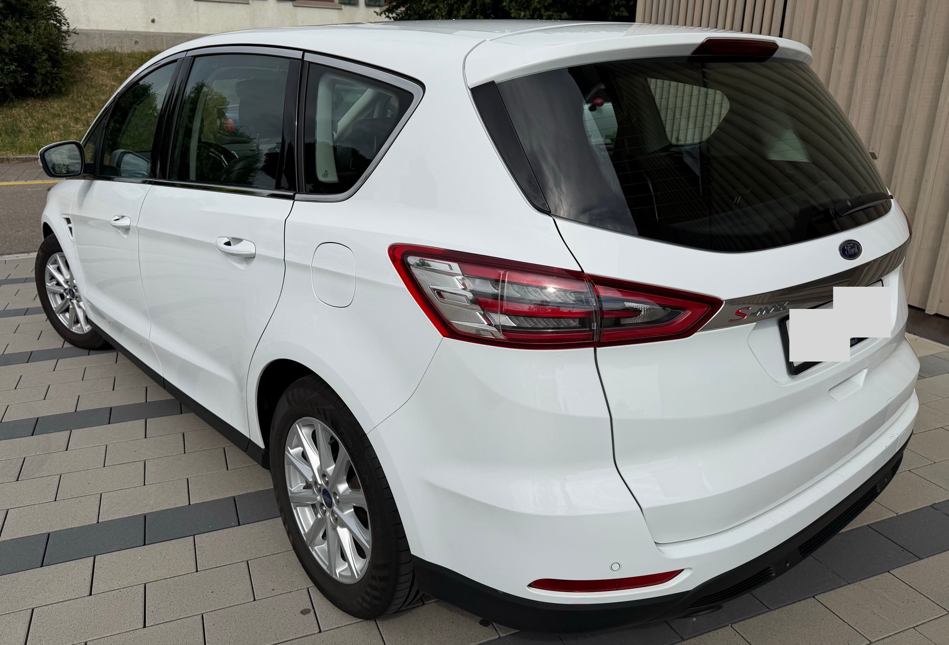 FORD S-Max 2.0 TDCi *7 Plätzer*Allrad*-image-3