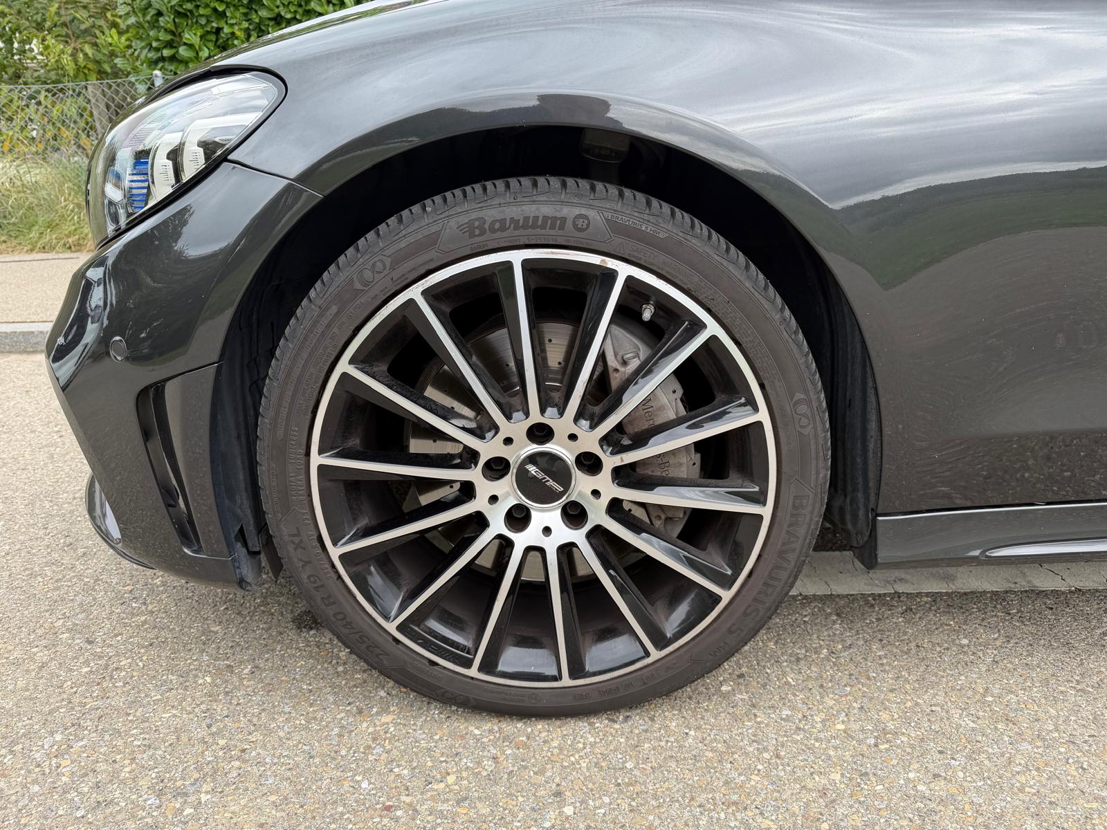 MERCEDES-BENZ C 300 d AMG Line 4matic-image-4