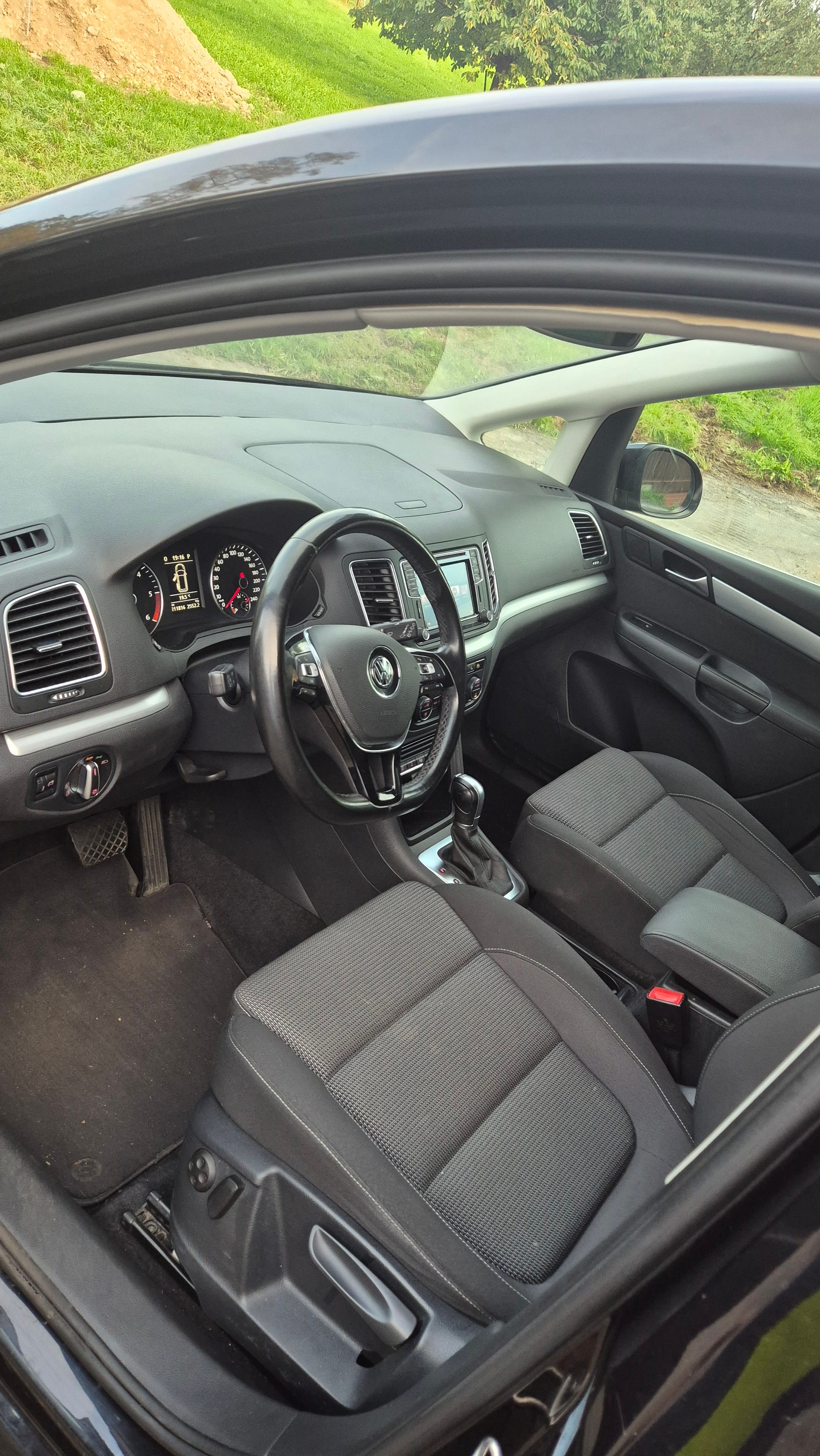 VW Sharan 2.0 TDI BMT Highline DSG-image-11