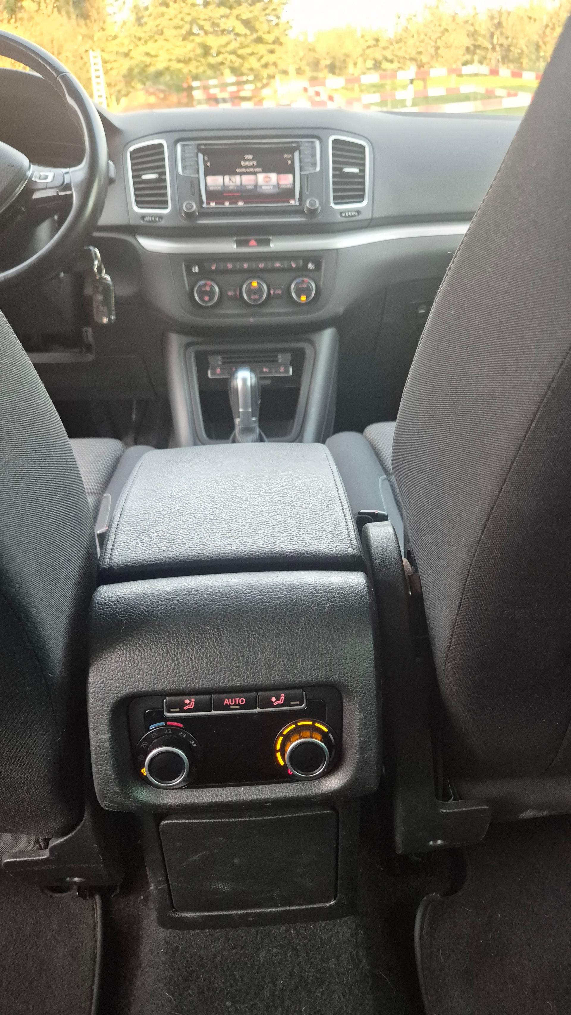 VW Sharan 2.0 TDI BMT Highline DSG-image-13
