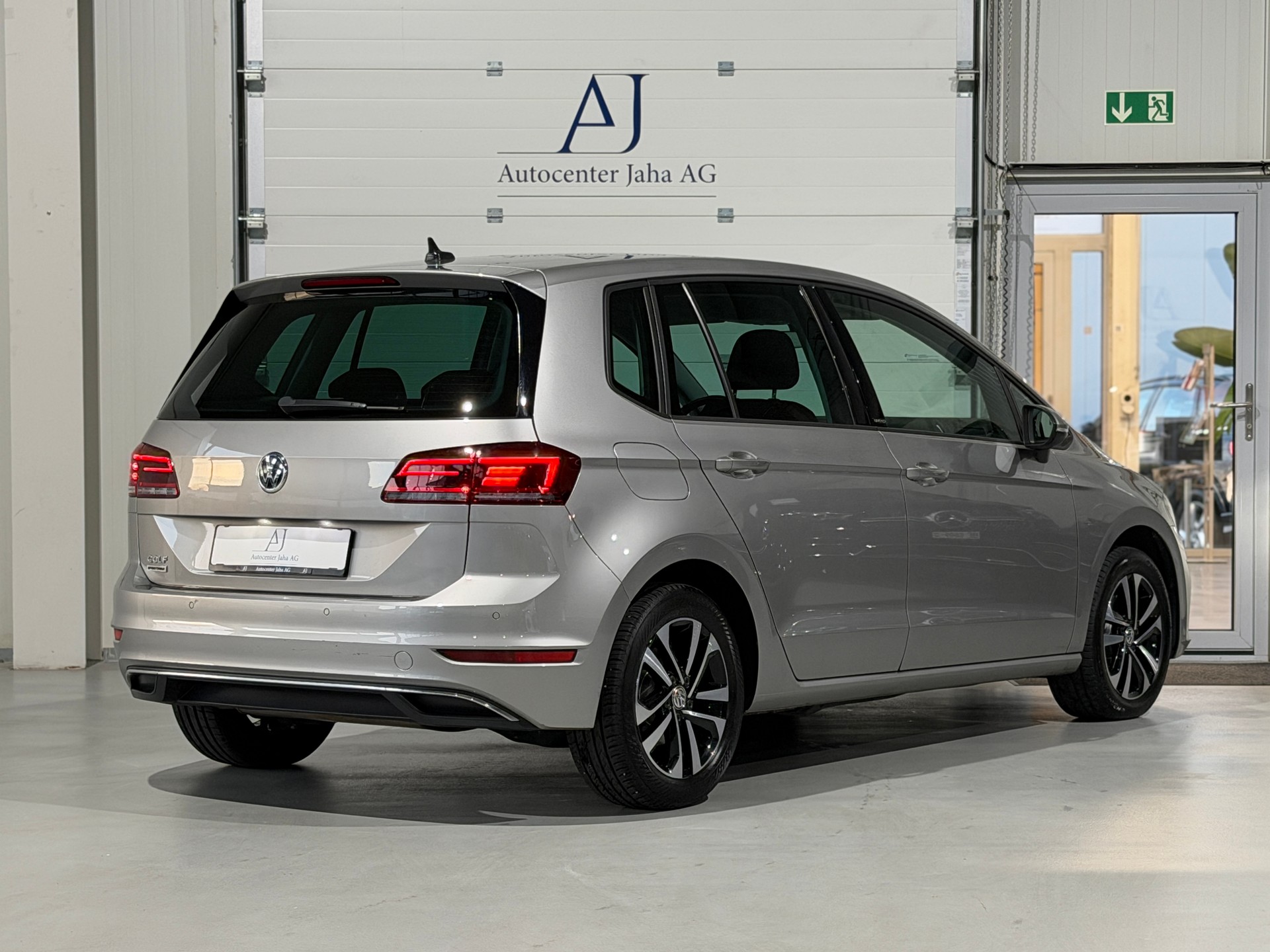 VW Golf Sportsvan 2.0 TDI United DSG inkl. Standheizung-image-6