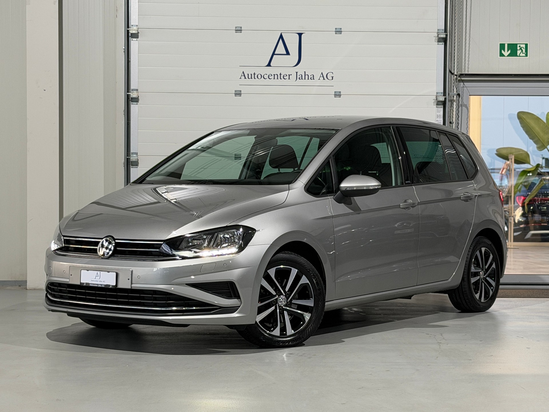 VW Golf Sportsvan 2.0 TDI United DSG inkl. Standheizung-image-0