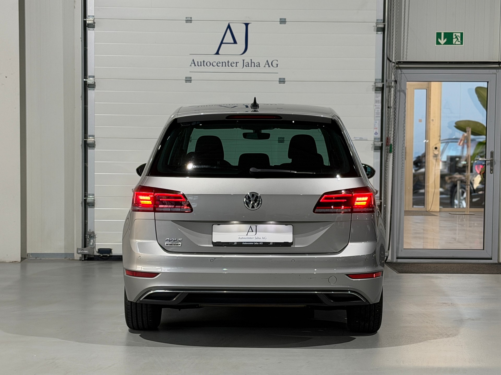 VW Golf Sportsvan 2.0 TDI United DSG inkl. Standheizung-image-17