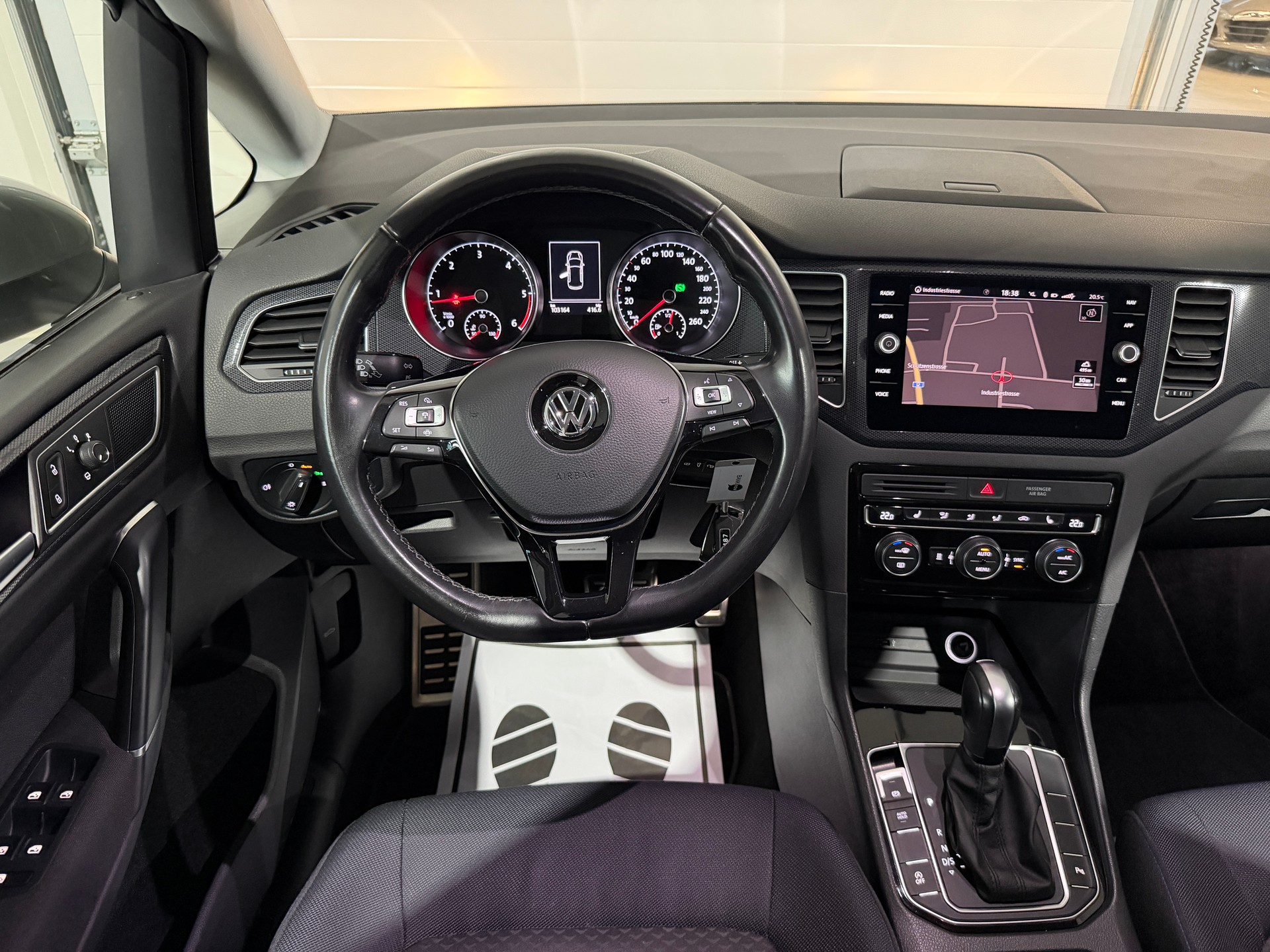 VW Golf Sportsvan 2.0 TDI United DSG inkl. Standheizung-image-8