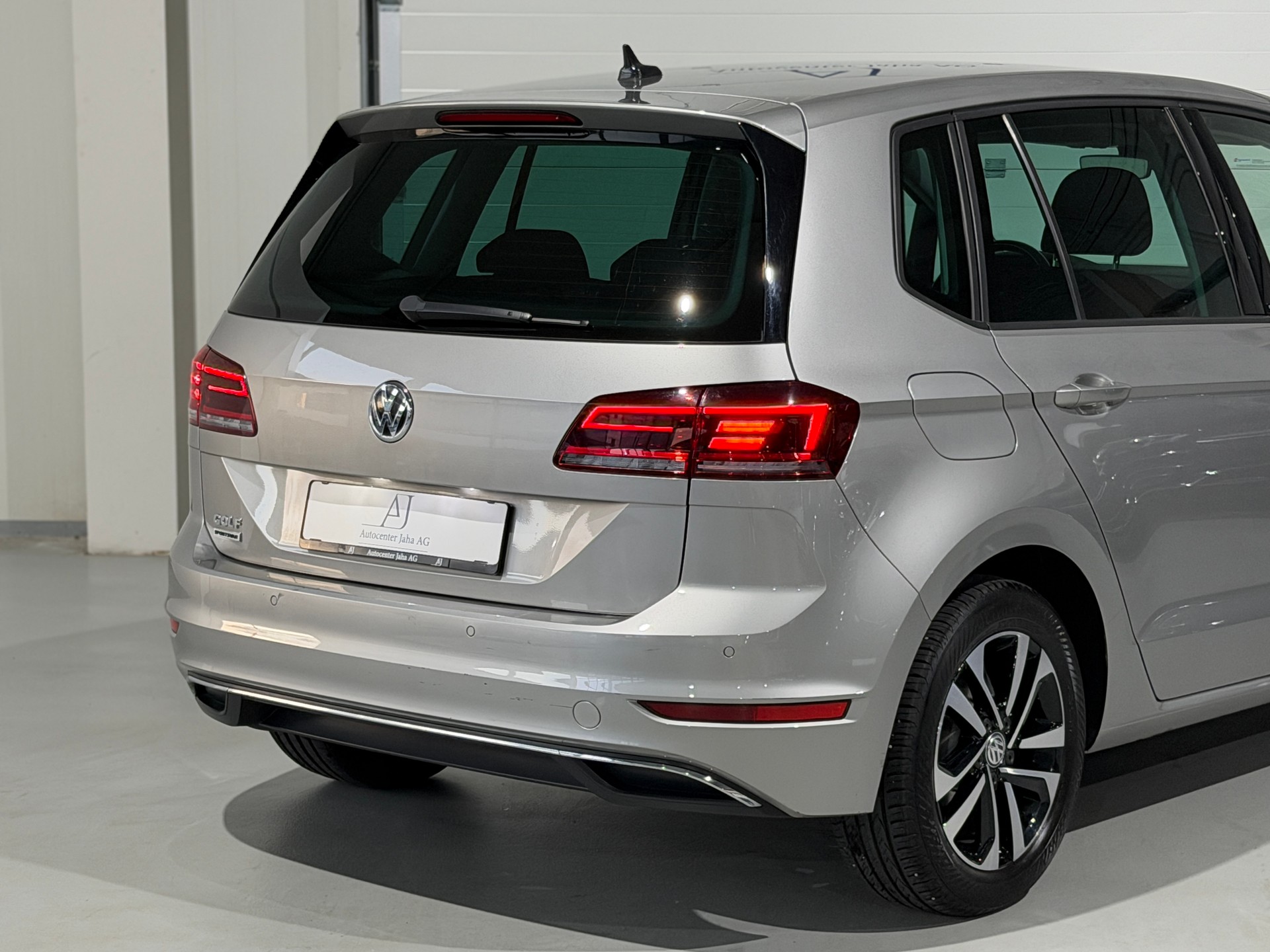 VW Golf Sportsvan 2.0 TDI United DSG inkl. Standheizung-image-5