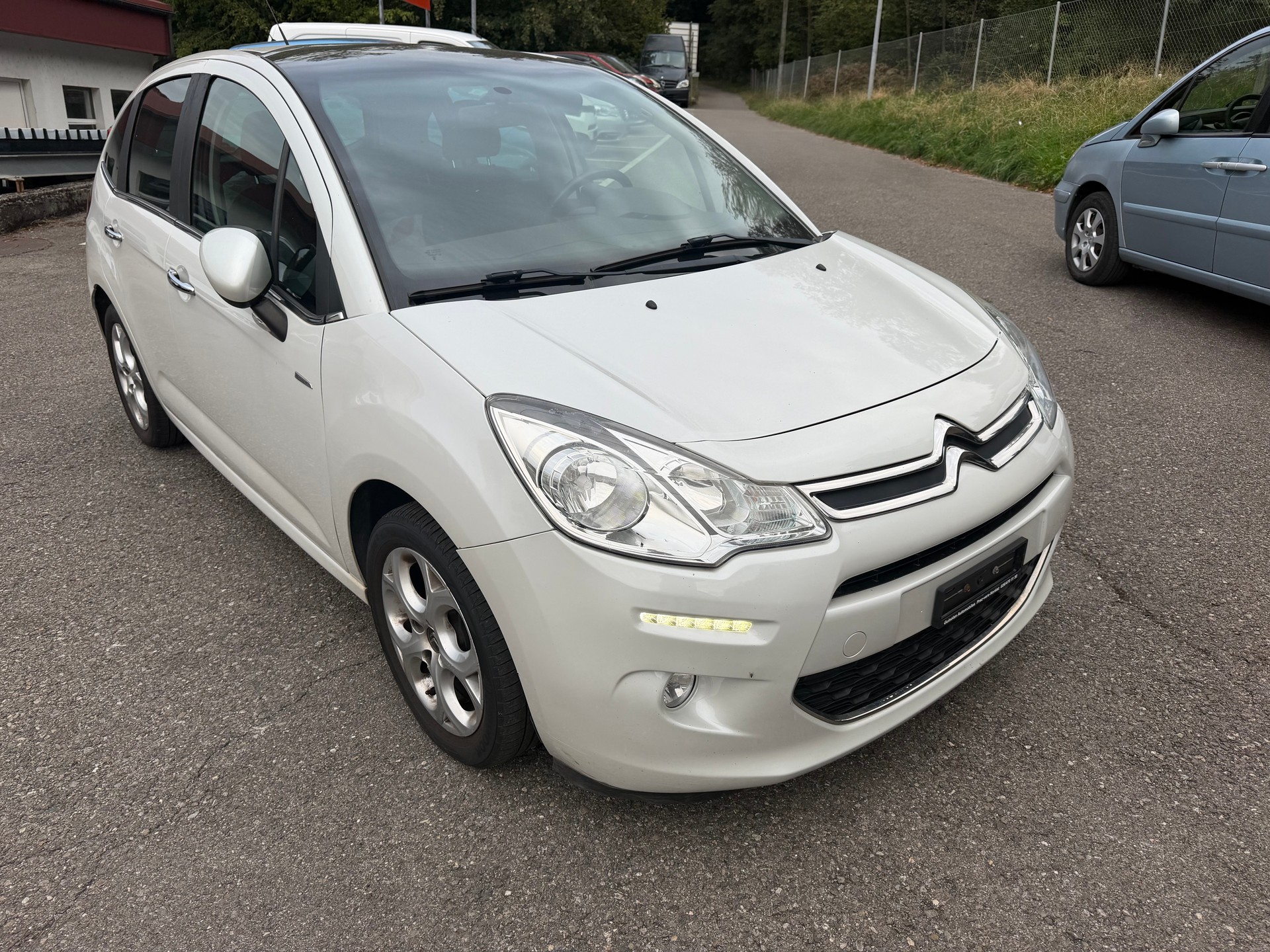 CITROEN C3 1.2i PureTech Exclusive-image-2