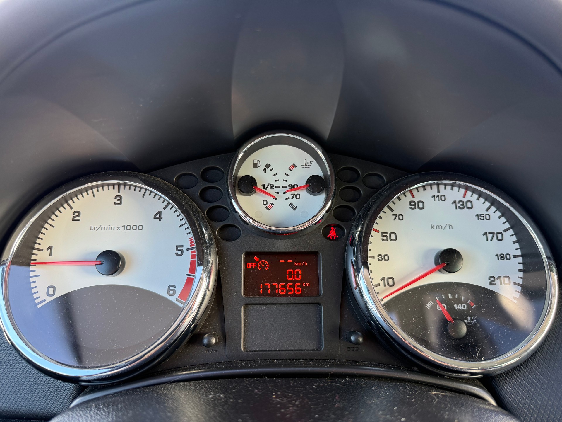 PEUGEOT 207 SW 1.6 HDI Outdoor-image-14
