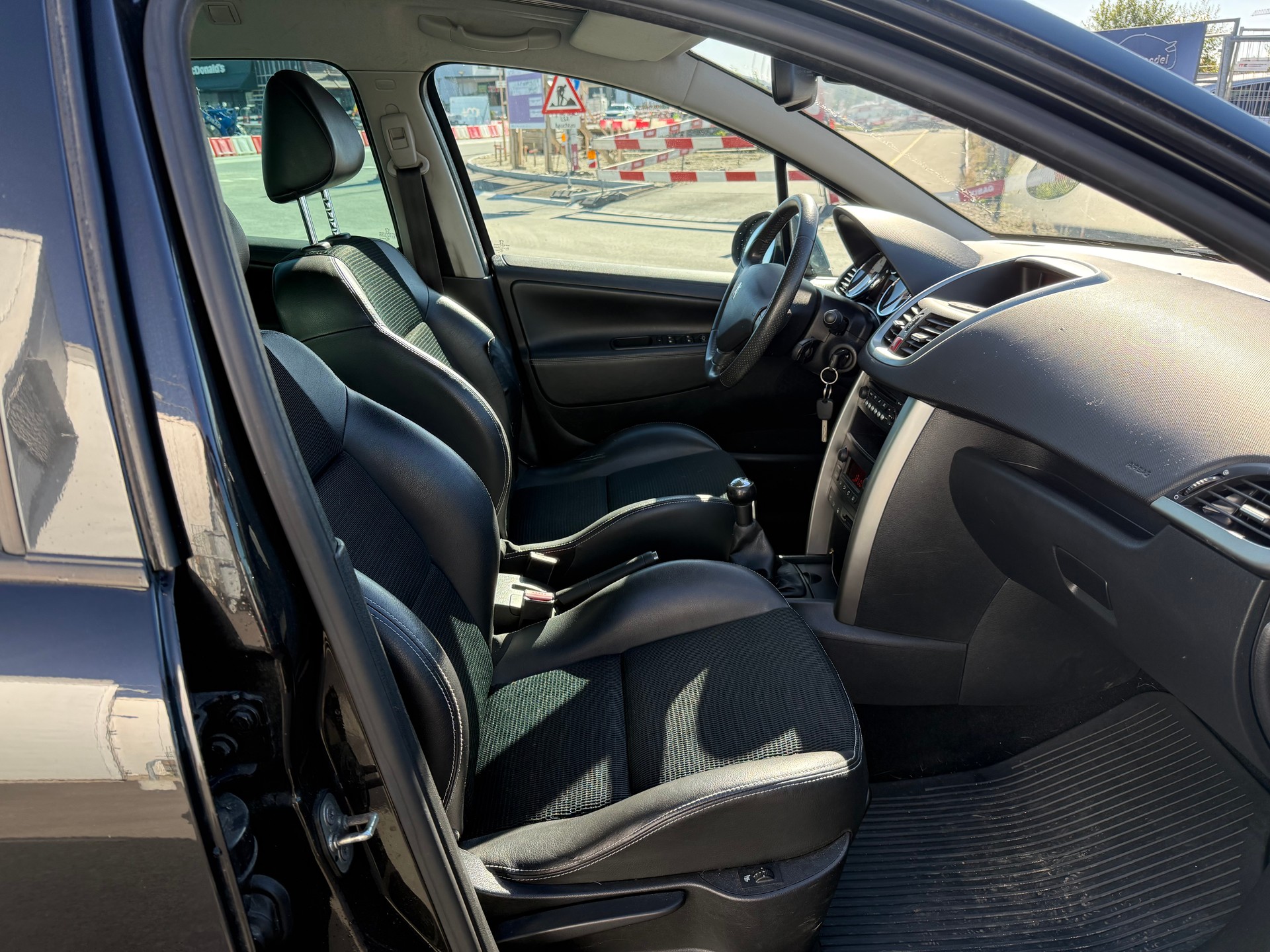 PEUGEOT 207 SW 1.6 HDI Outdoor-image-12