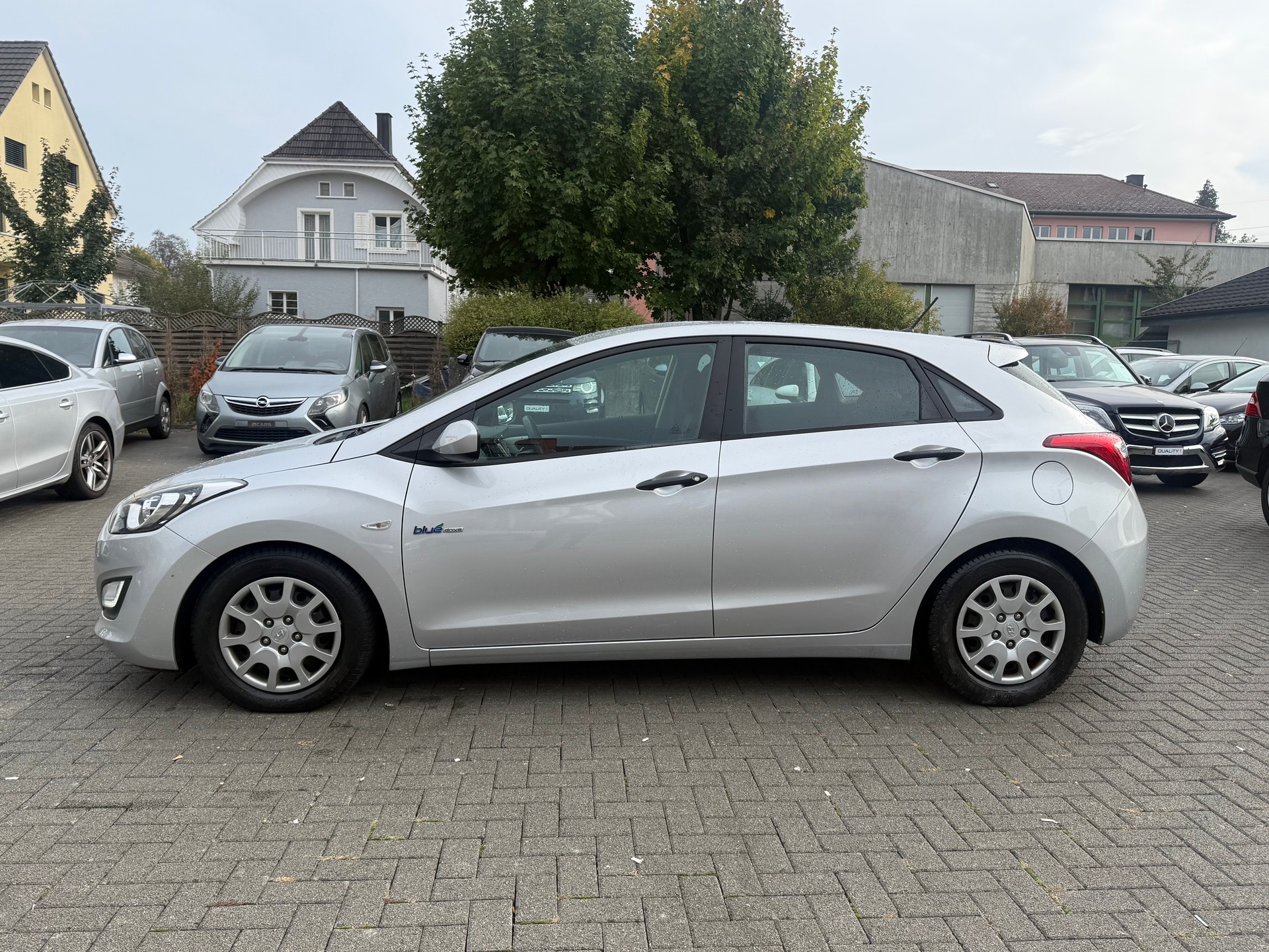 HYUNDAI i30 1.6 CRDi Premium-image-2