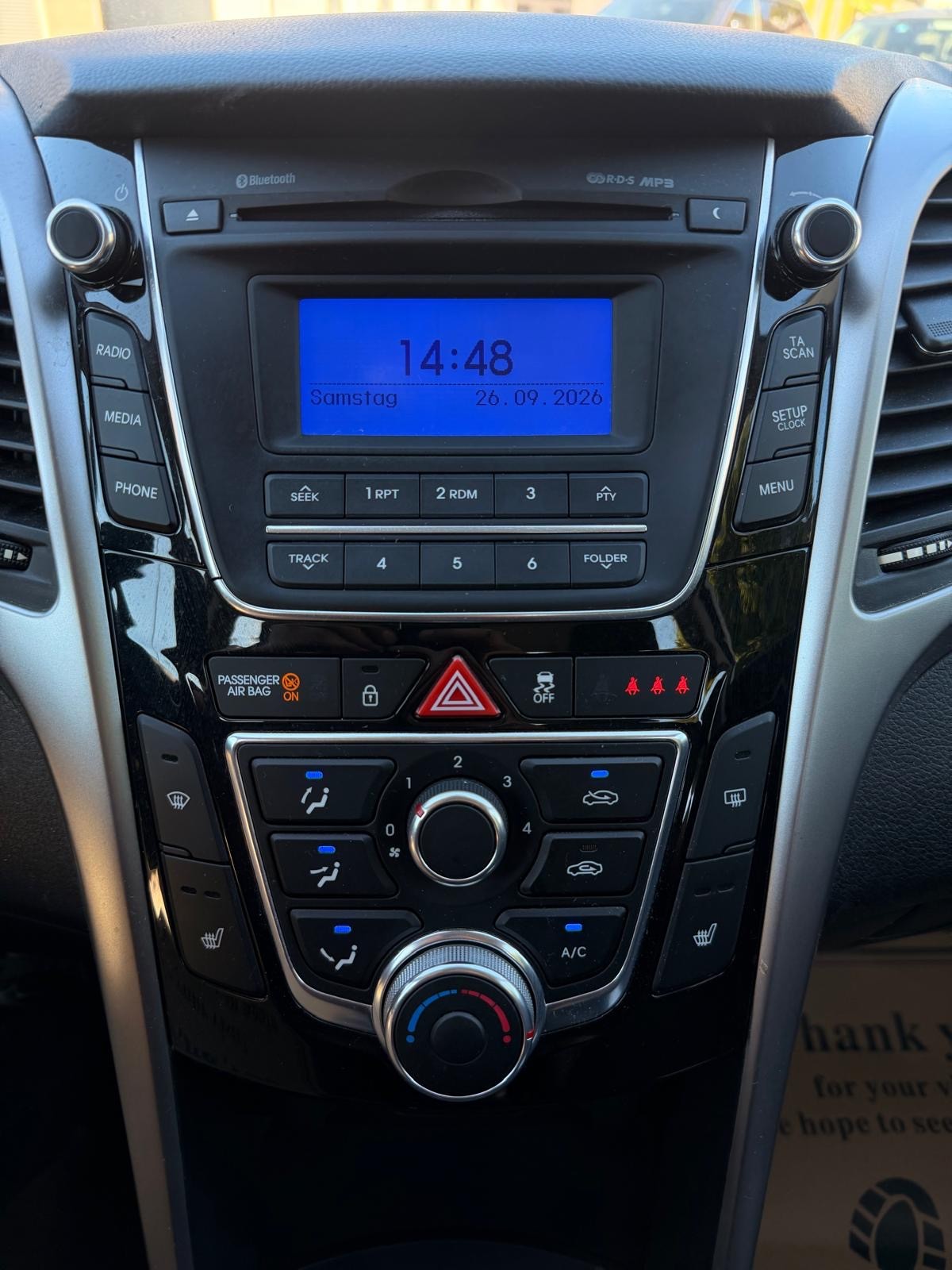 HYUNDAI i30 1.6 CRDi Premium-image-6