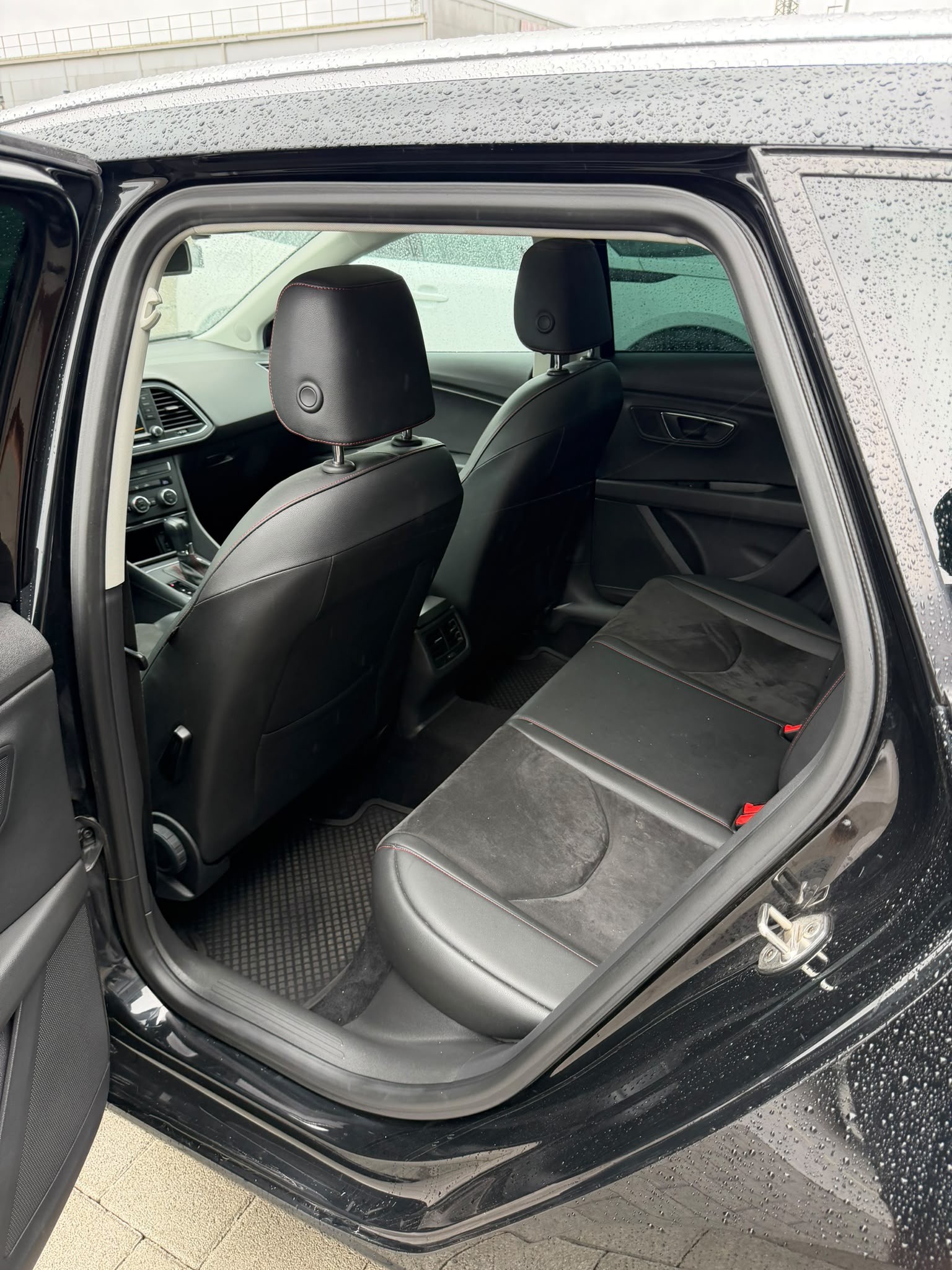 SEAT Leon 2.0 TDI FR Line DSG-image-10