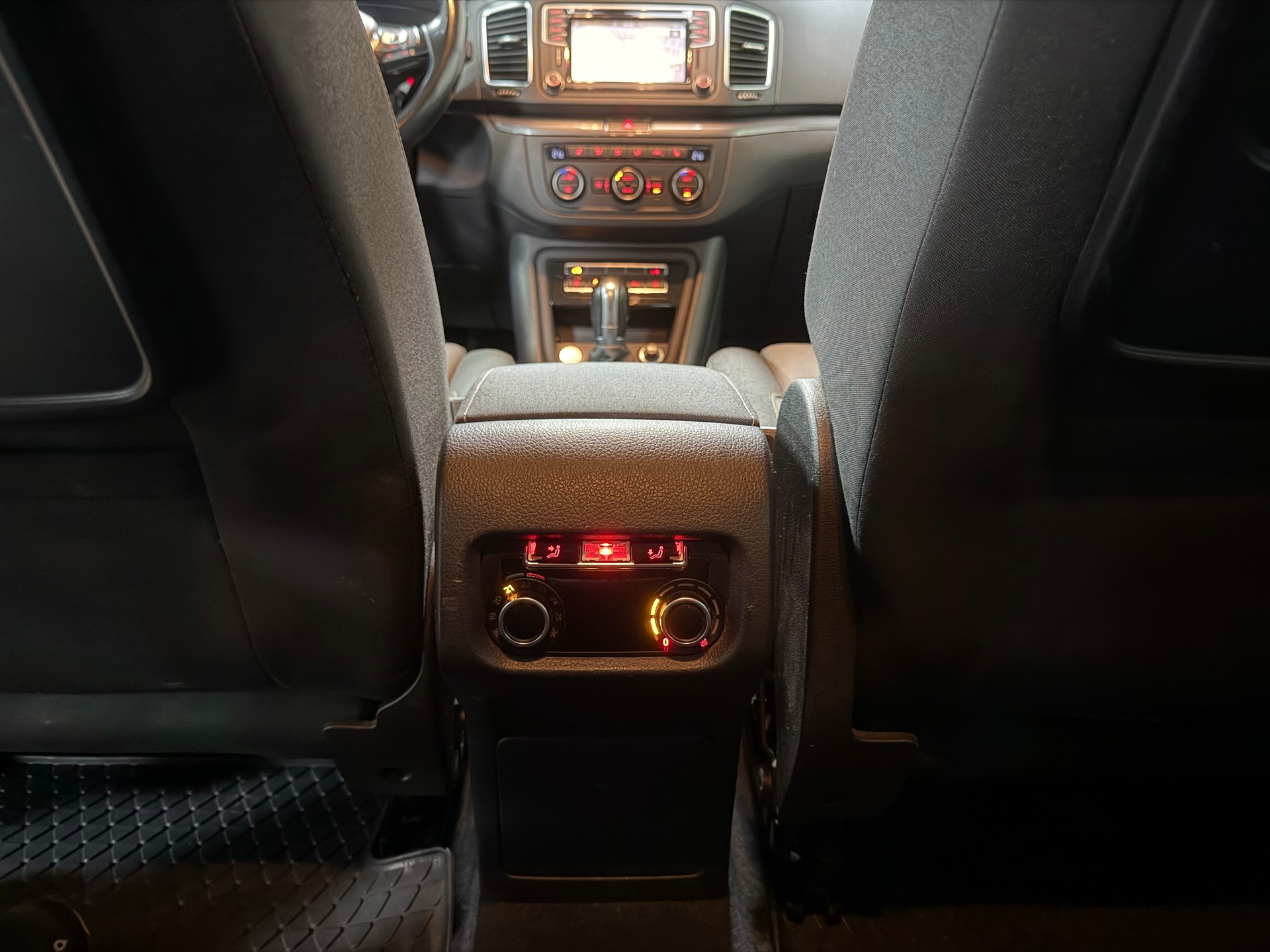 VW Sharan 2.0 TDI BMT Allstar 4Motion DSG-image-17
