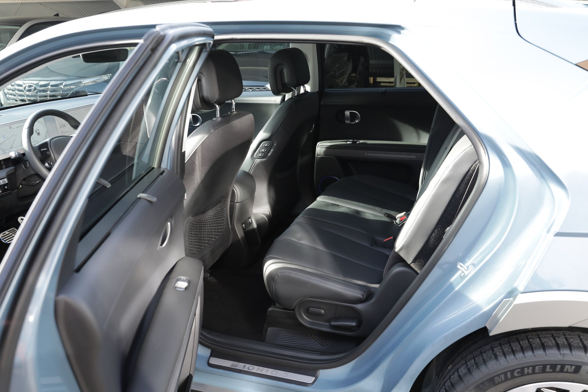 HYUNDAI Ioniq 5 77kWh Vertex 4WD-image-6