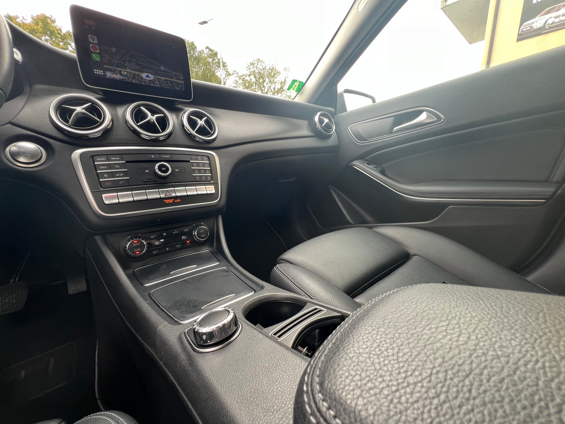 MERCEDES-BENZ GLA 220 Style 4Matic 7G-DCT-image-18