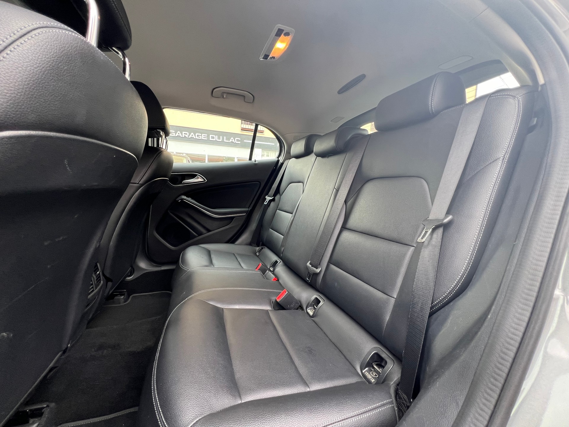 MERCEDES-BENZ GLA 220 Style 4Matic 7G-DCT-image-8