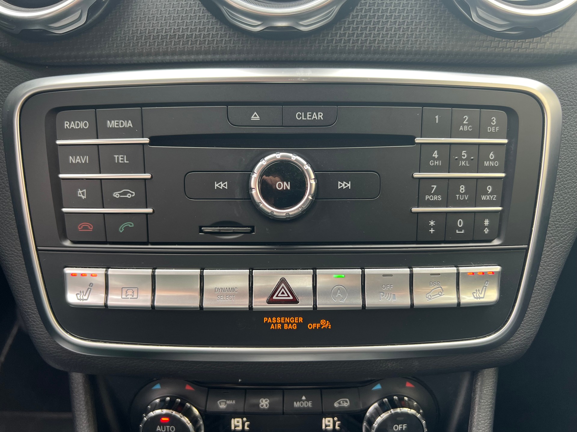 MERCEDES-BENZ GLA 220 Style 4Matic 7G-DCT-image-17