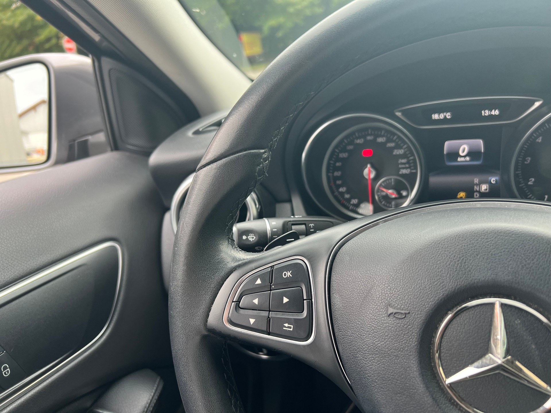 MERCEDES-BENZ GLA 220 Style 4Matic 7G-DCT-image-10