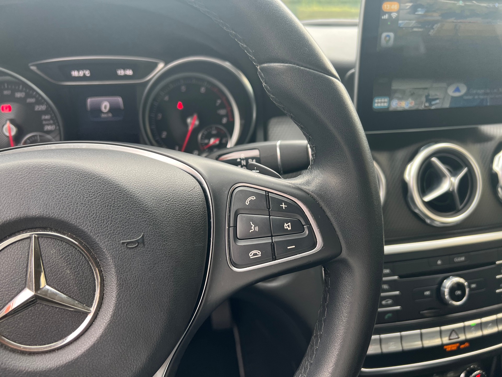 MERCEDES-BENZ GLA 220 Style 4Matic 7G-DCT-image-11