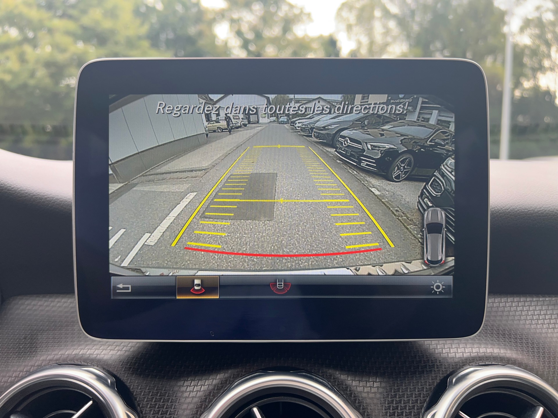 MERCEDES-BENZ GLA 220 Style 4Matic 7G-DCT-image-16