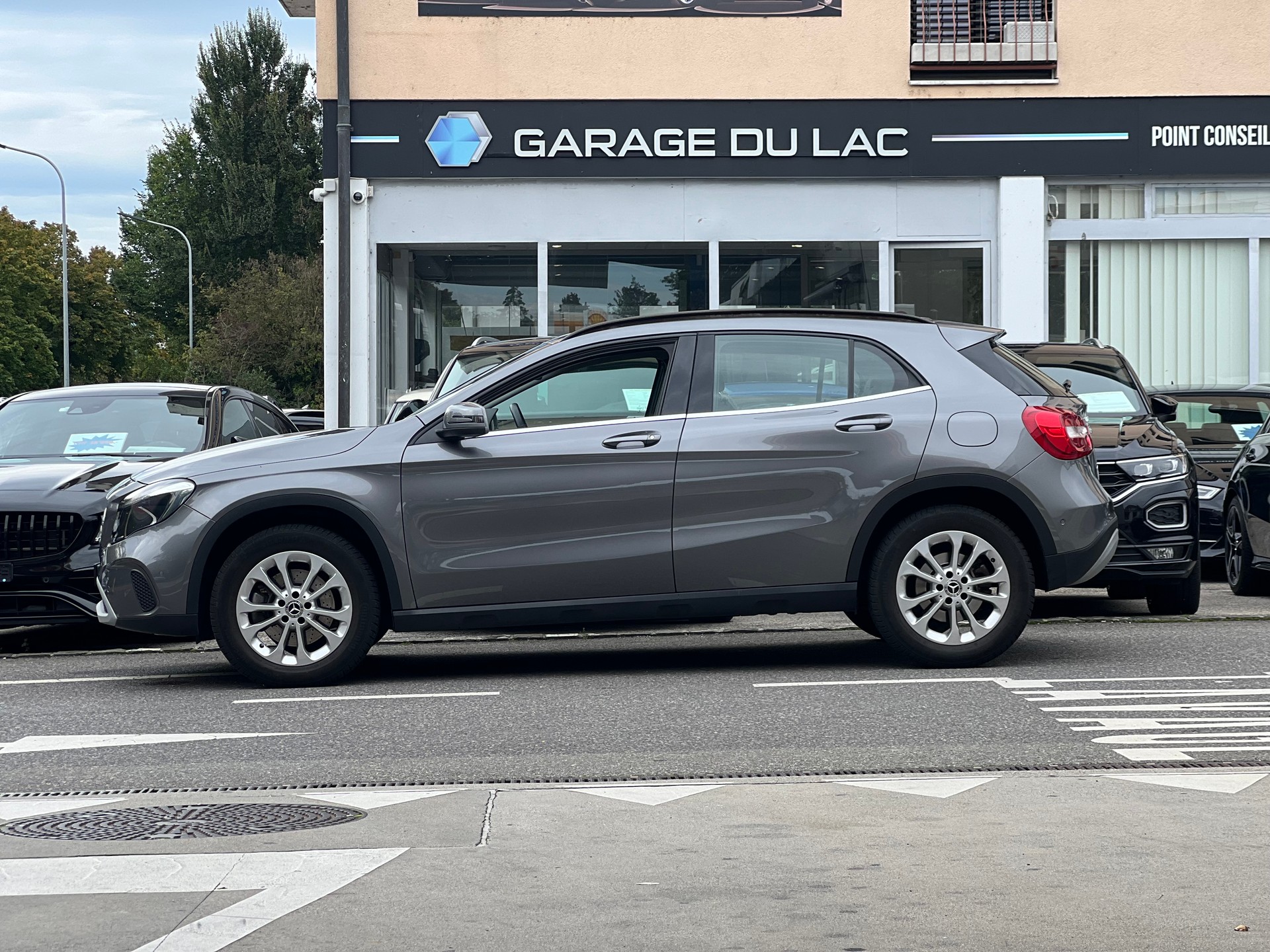MERCEDES-BENZ GLA 220 Style 4Matic 7G-DCT-showroom-element-3