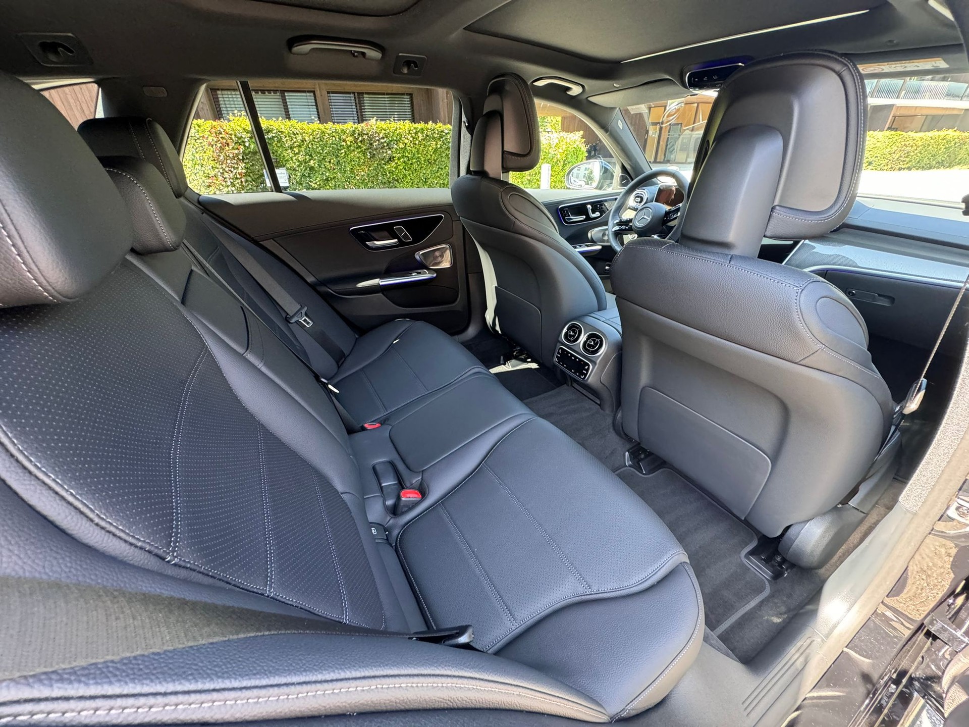 MERCEDES-BENZ C 220 d T 4Matic AMG Line-image-5