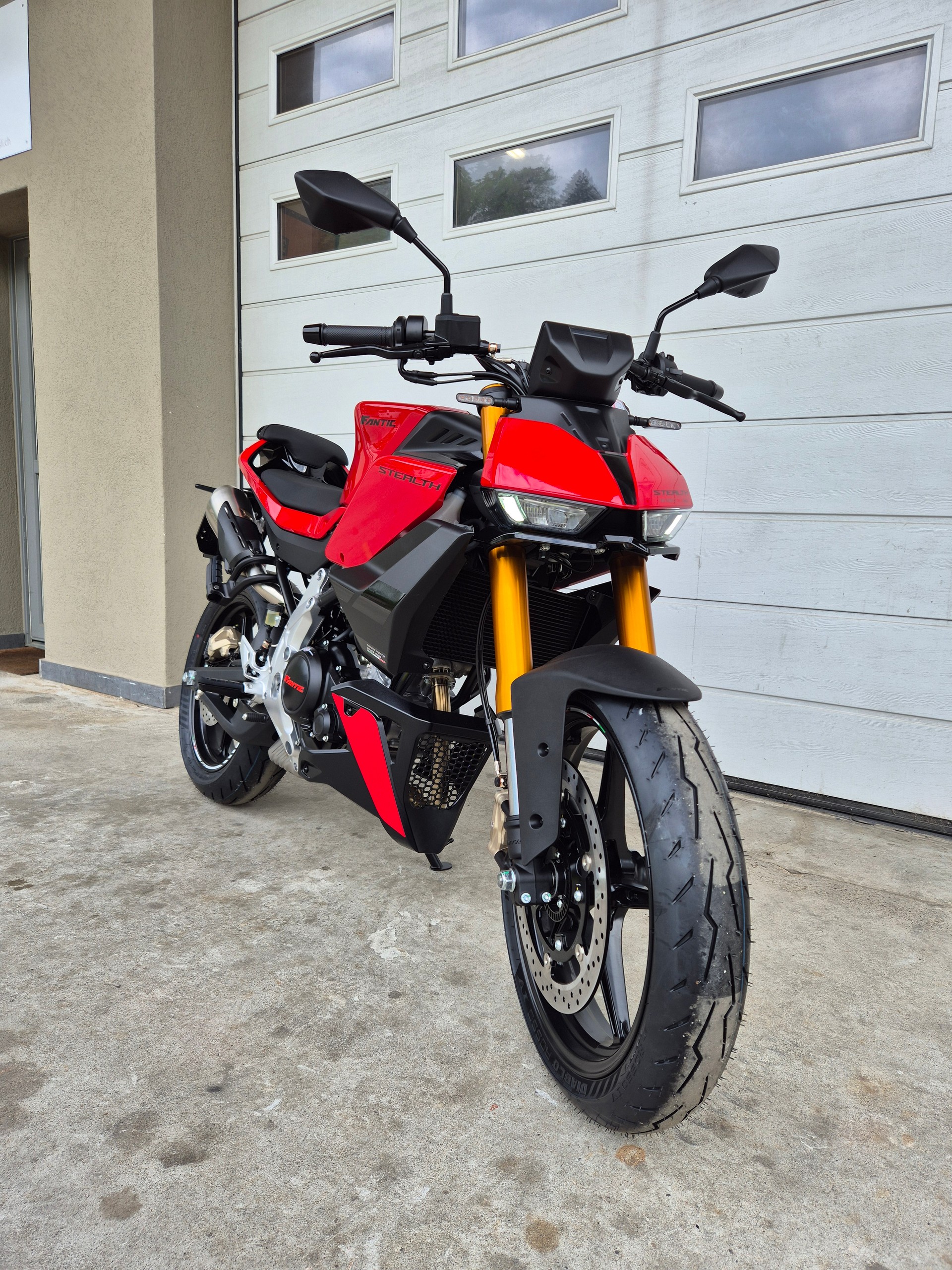 FANTIC STEALTH 125