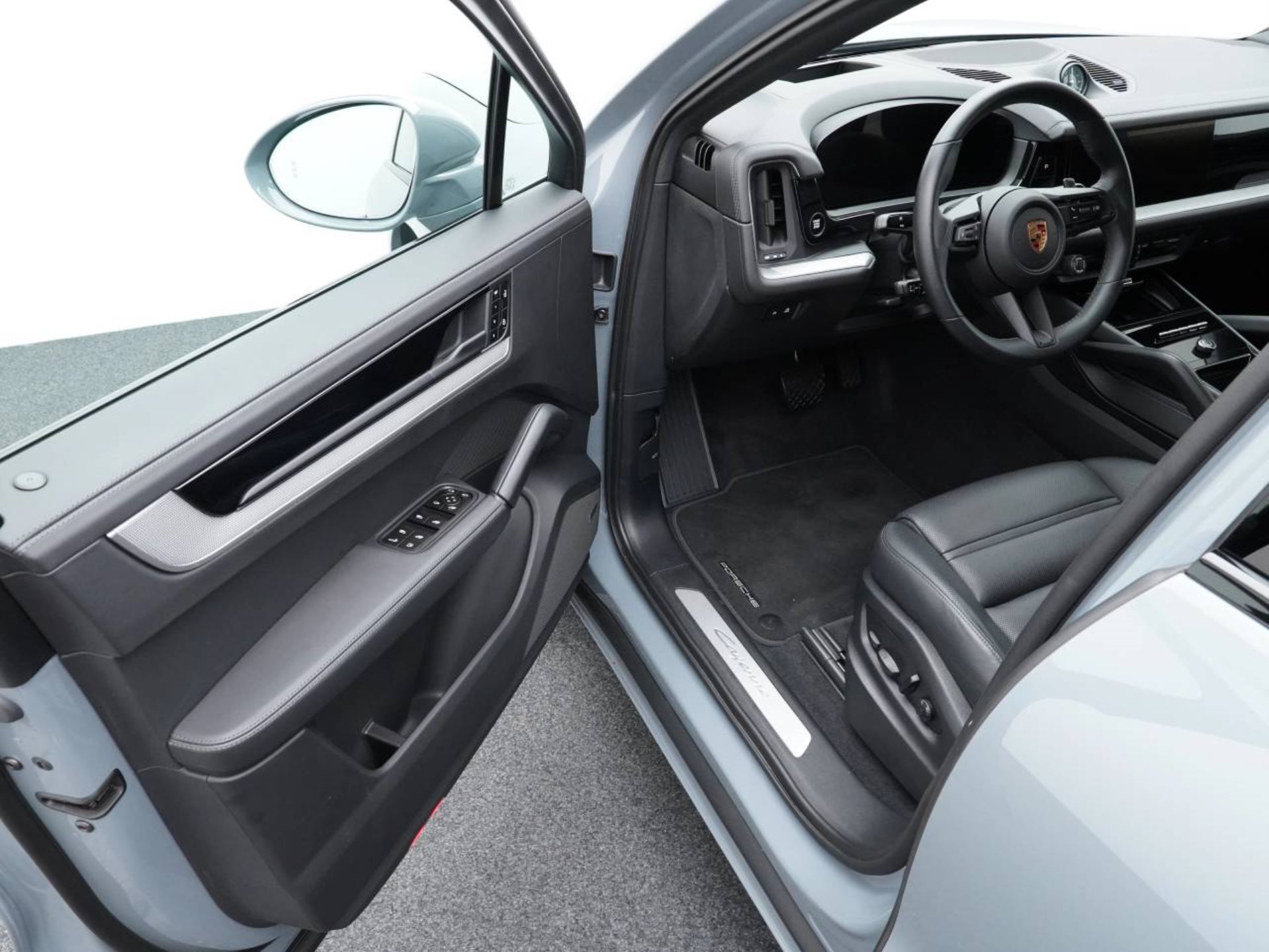 PORSCHE Cayenne E-Hybrid Coupé-image-3
