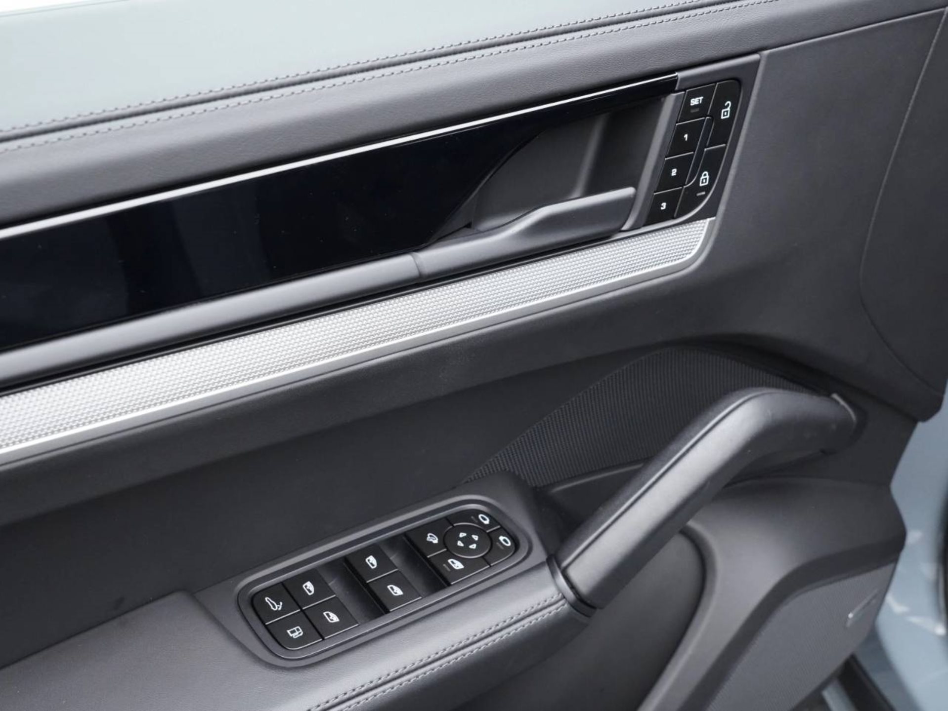 PORSCHE Cayenne E-Hybrid Coupé-image-21