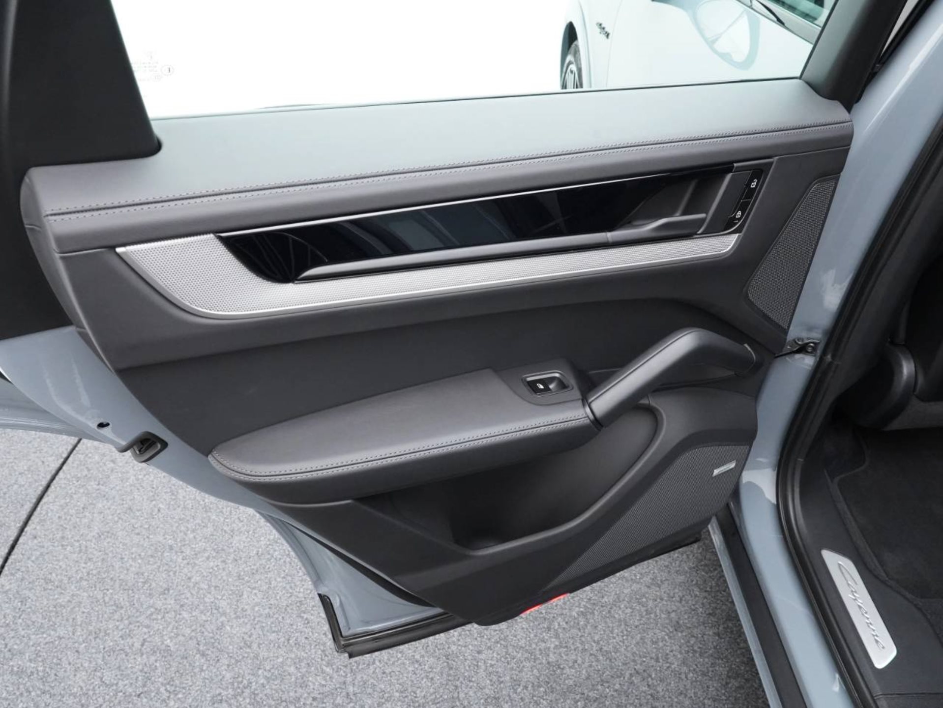 PORSCHE Cayenne E-Hybrid Coupé-image-27