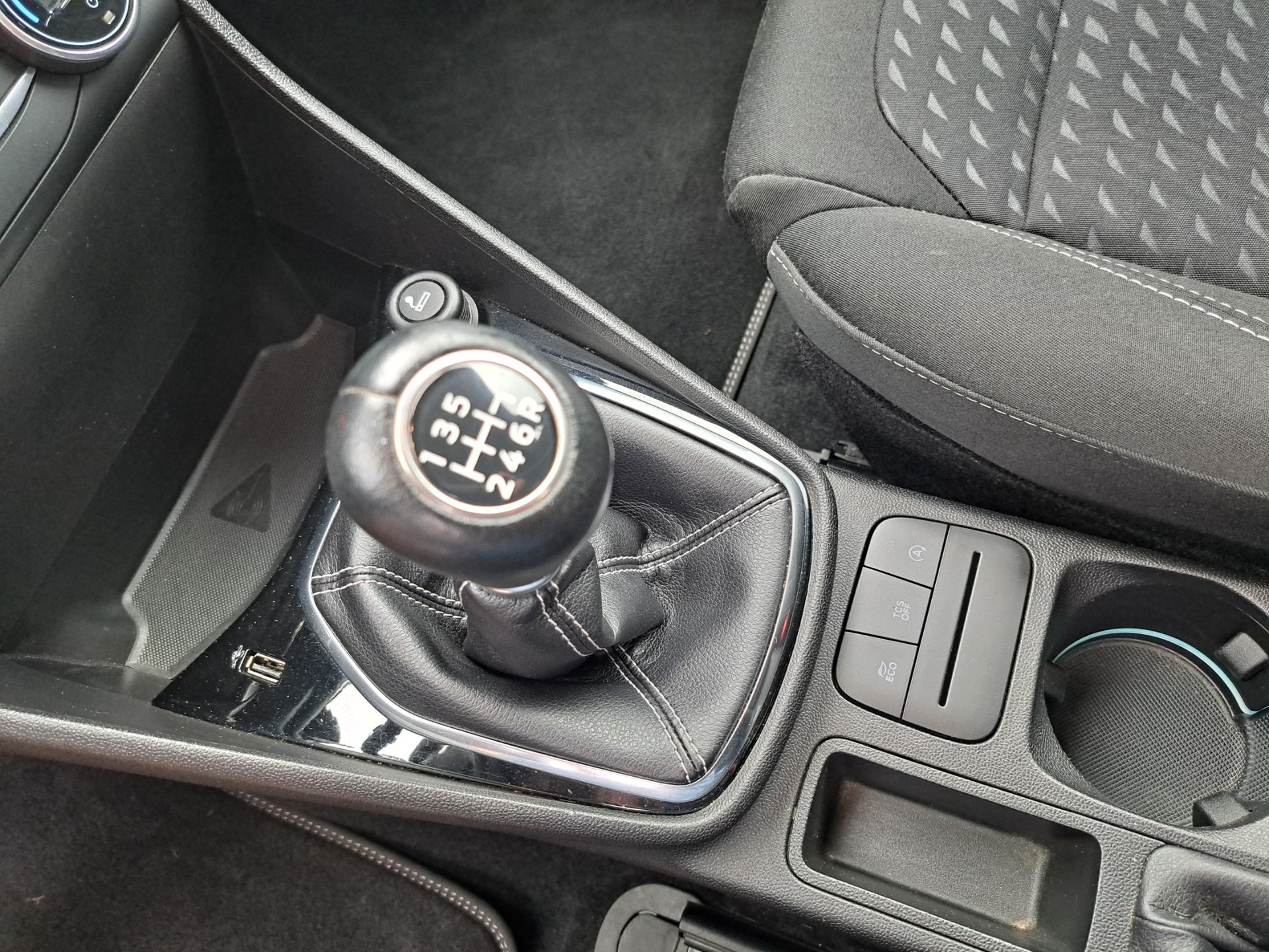 FORD Fiesta 1.0 SCTi Titanium-image-12