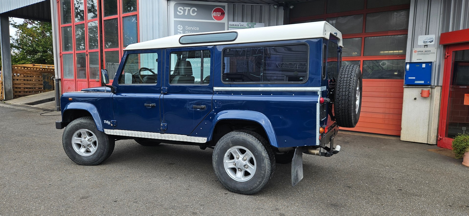LAND ROVER Defender 110 SW 2.5 Td5-image-2