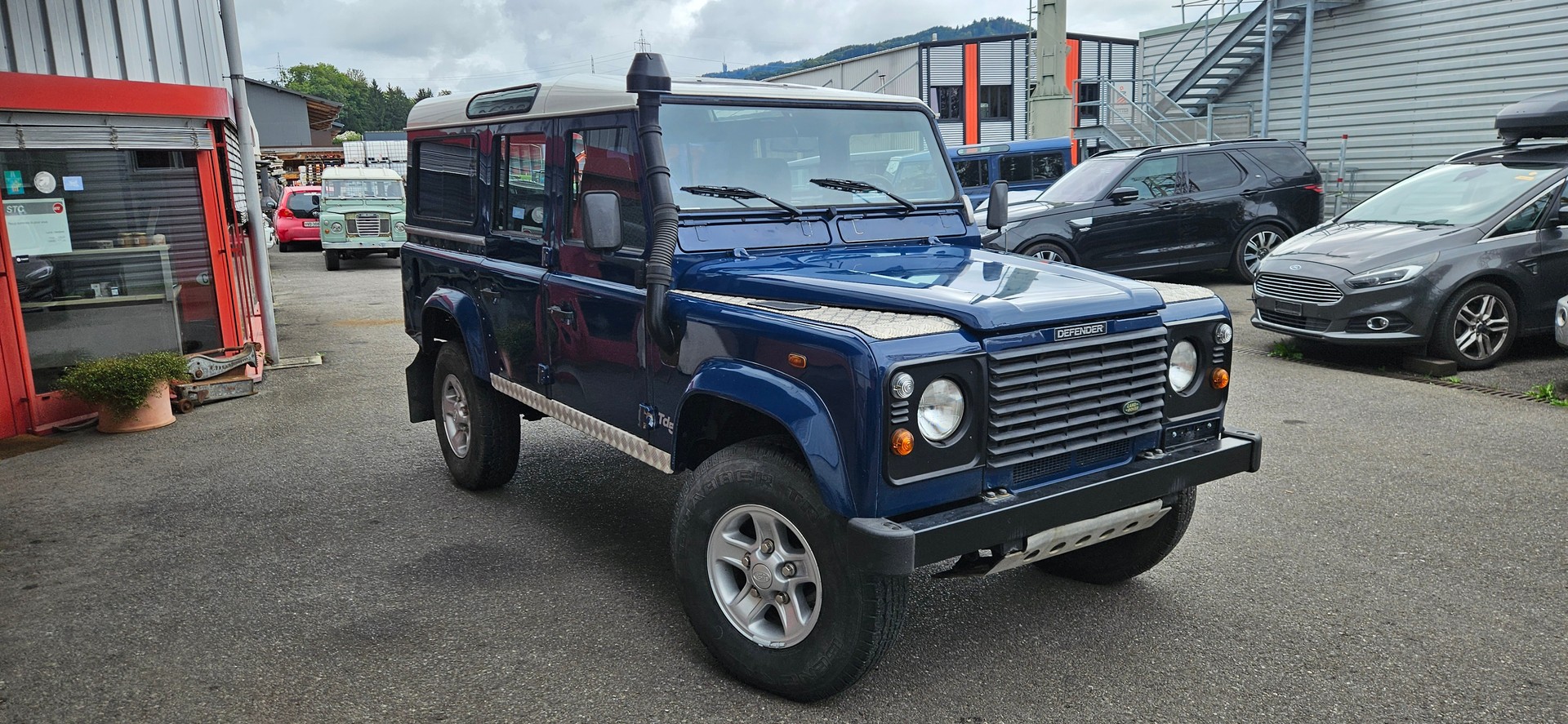 LAND ROVER Defender 110 SW 2.5 Td5-image-0
