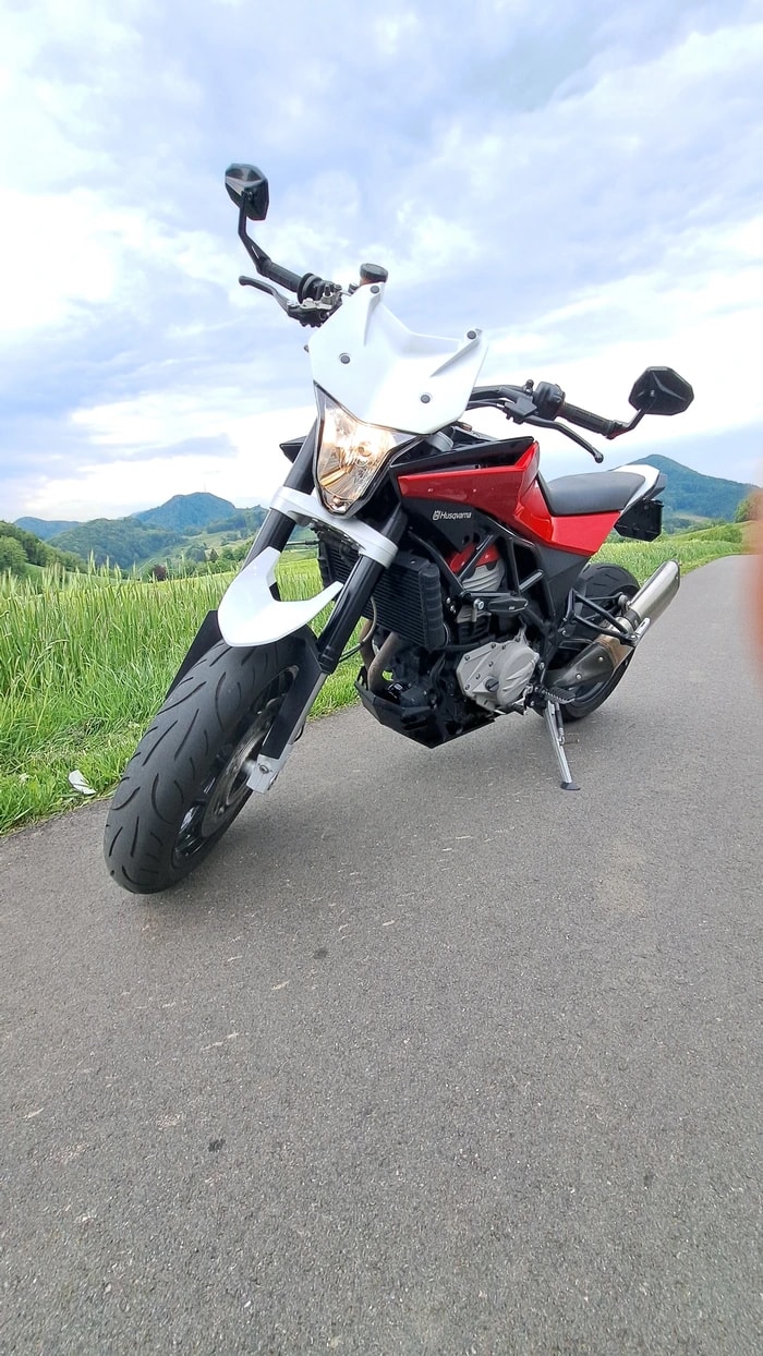 HUSQVARNA Nuda 900 R ABS-showroom-element-1