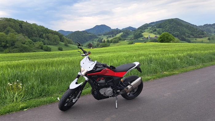 HUSQVARNA Nuda 900 R ABS