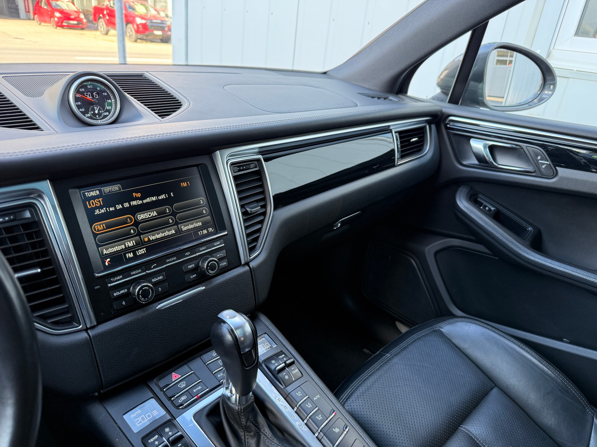 PORSCHE Macan S Diesel PDK-image-16
