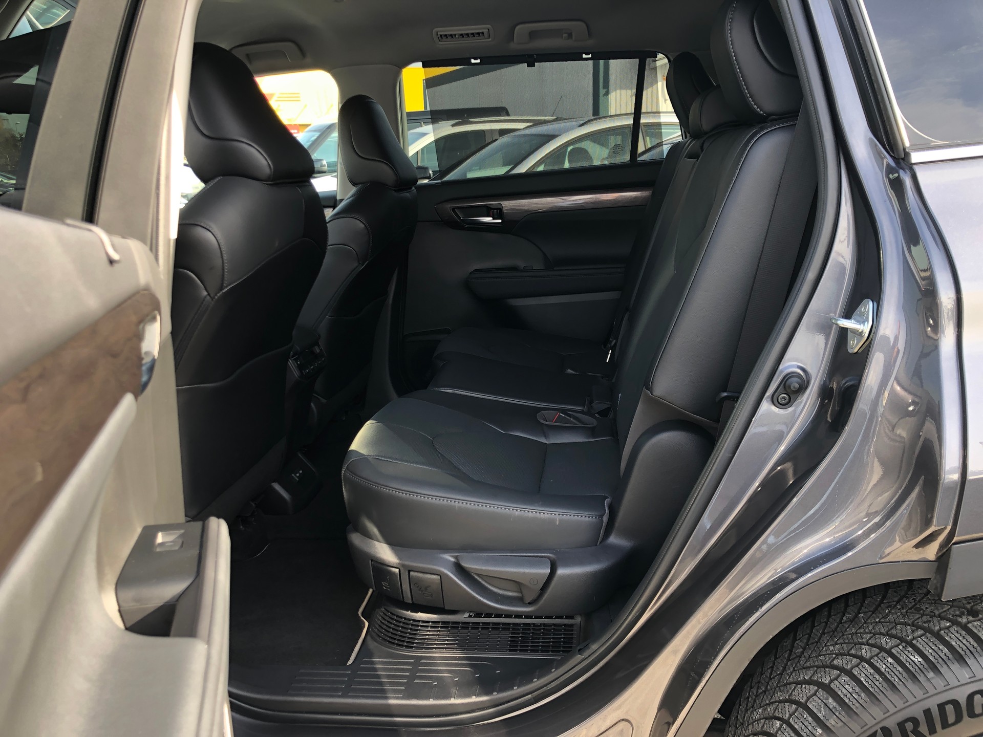 TOYOTA Highlander 2.5 HSD Premium e-CVT-image-14