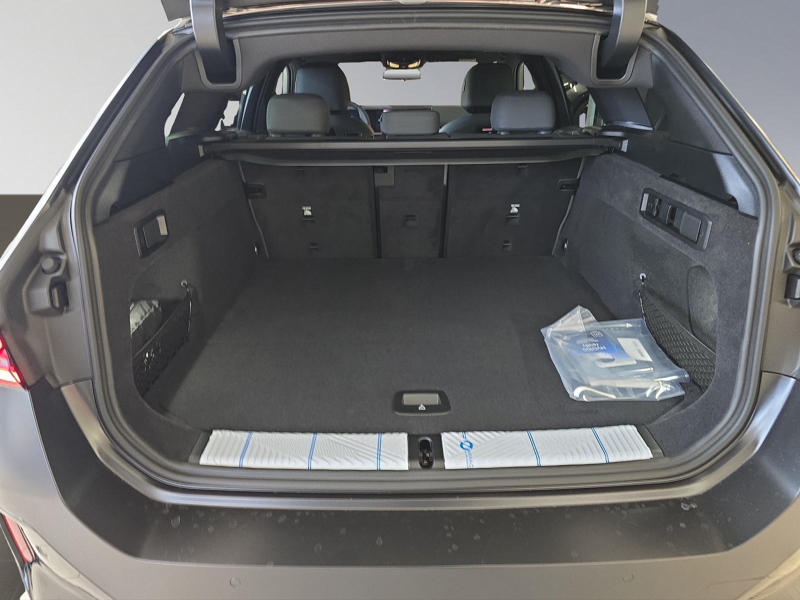 BMW 540d xDrive 48V Touring M Sport Pro Steptronic-image-16
