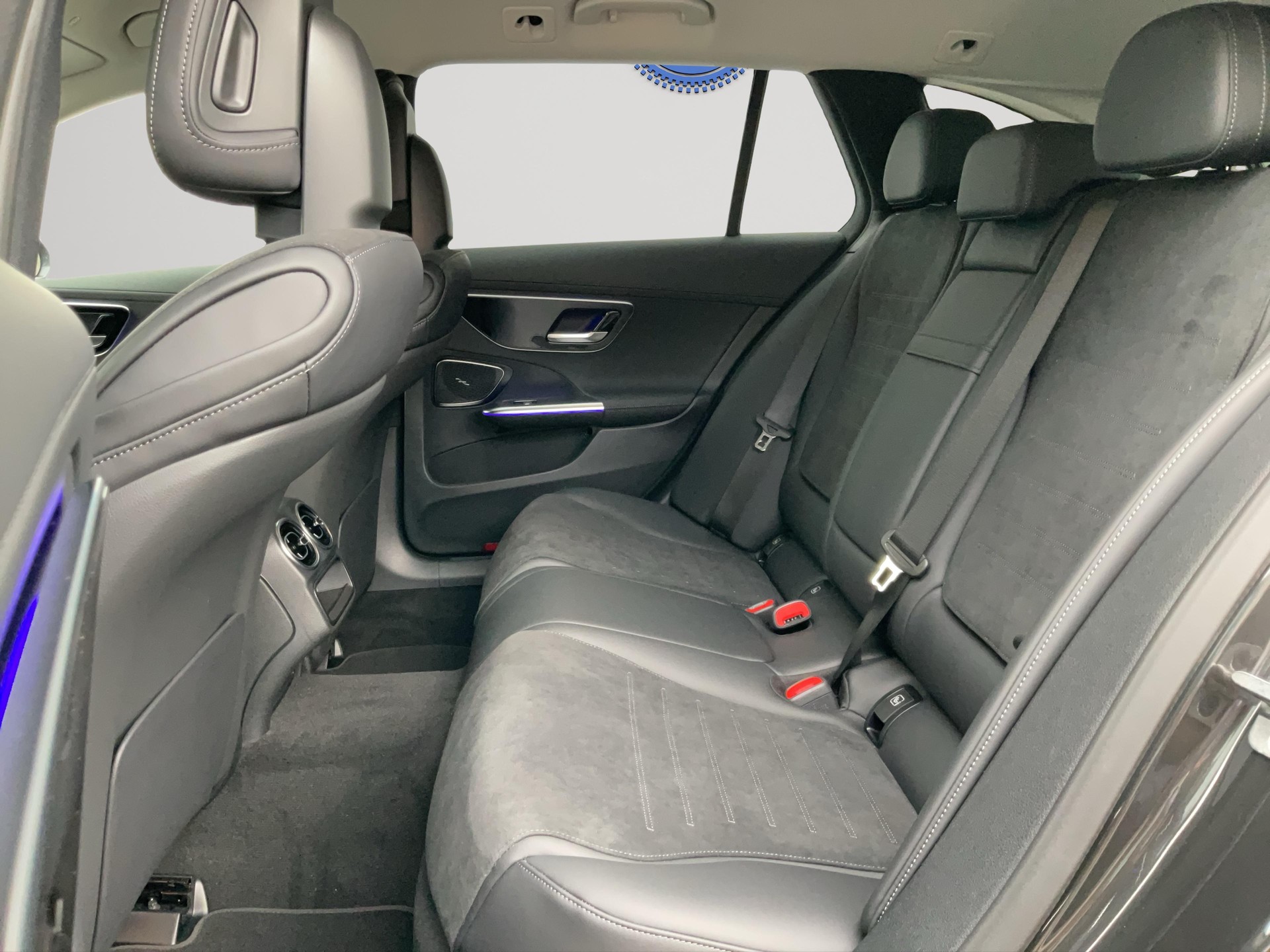MERCEDES-BENZ C 220 d 4MATIC T-Modell Swiss Star AMG Line-image-7