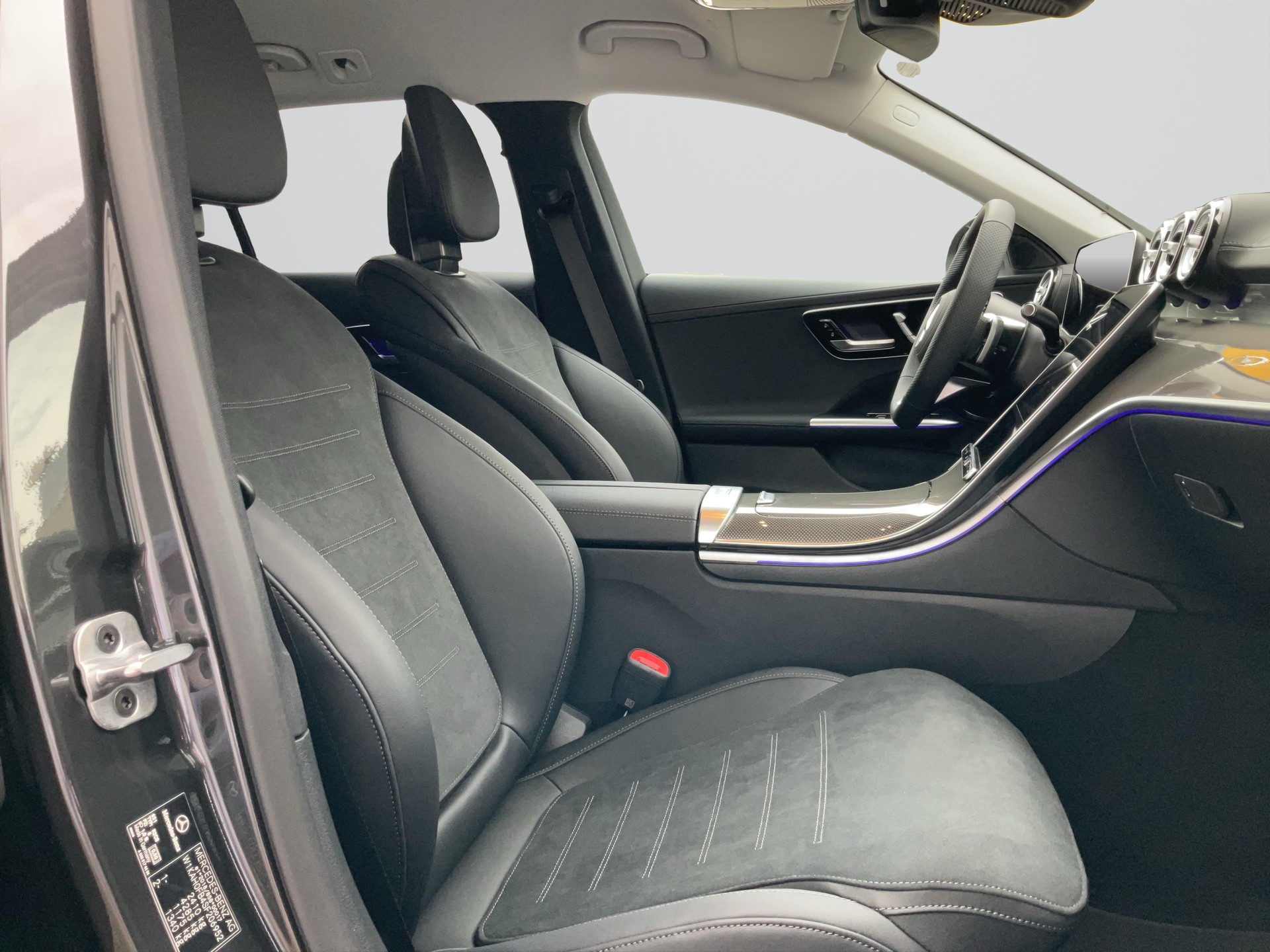MERCEDES-BENZ C 220 d 4MATIC T-Modell Swiss Star AMG Line-image-6