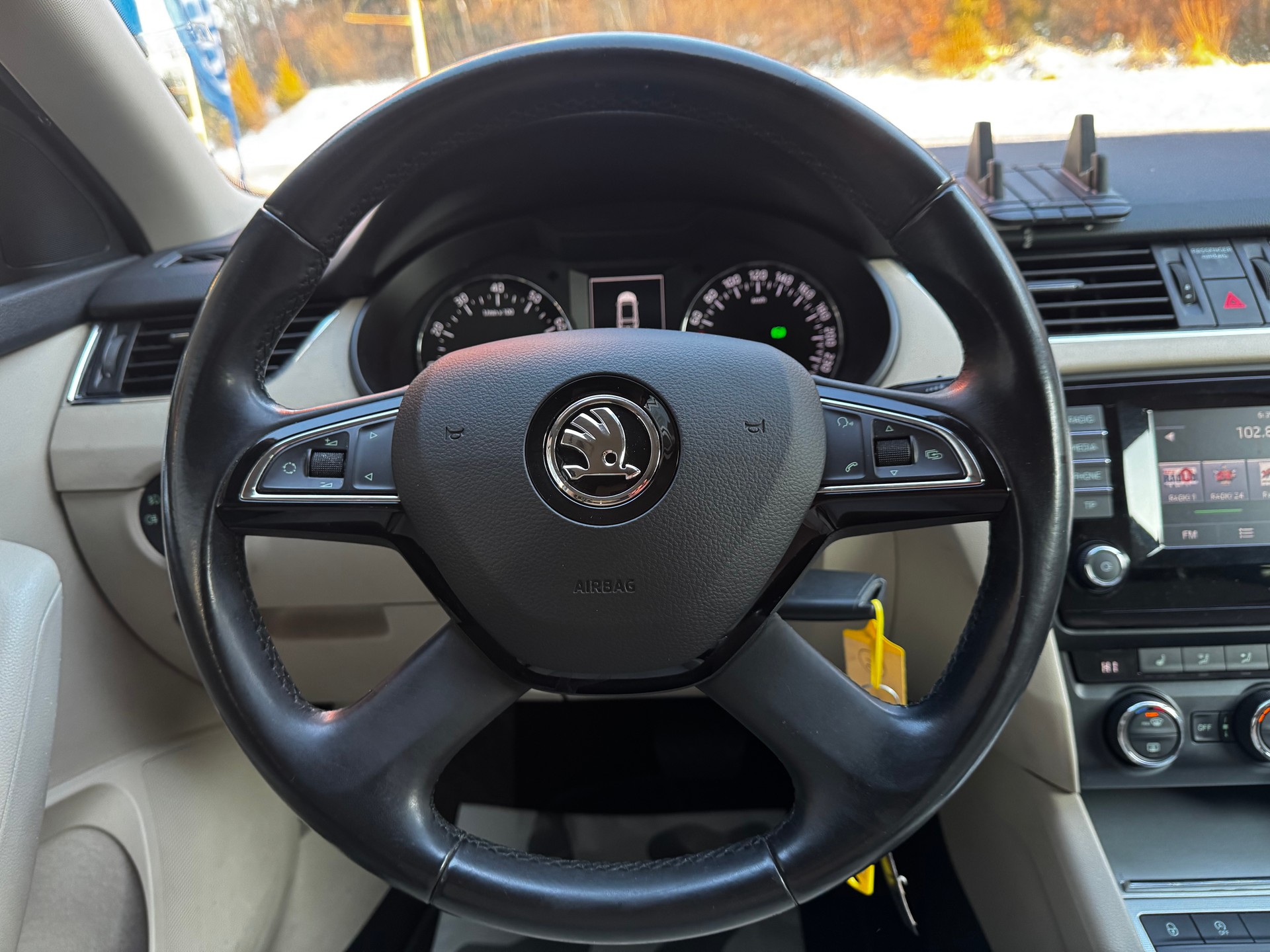 SKODA Octavia Combi 1.8 TSI Elegance DSG-image-7